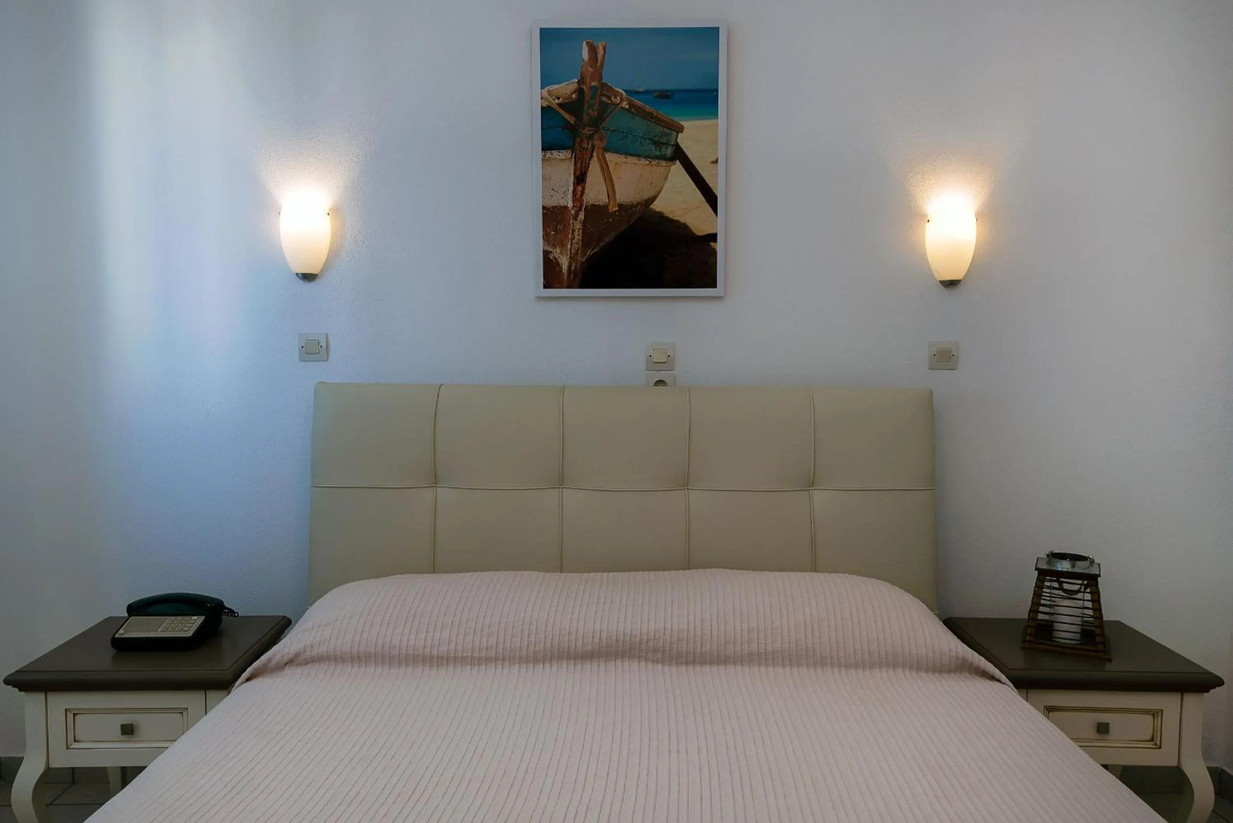 Bedroom, Bed in Diamond Apartments & Suites