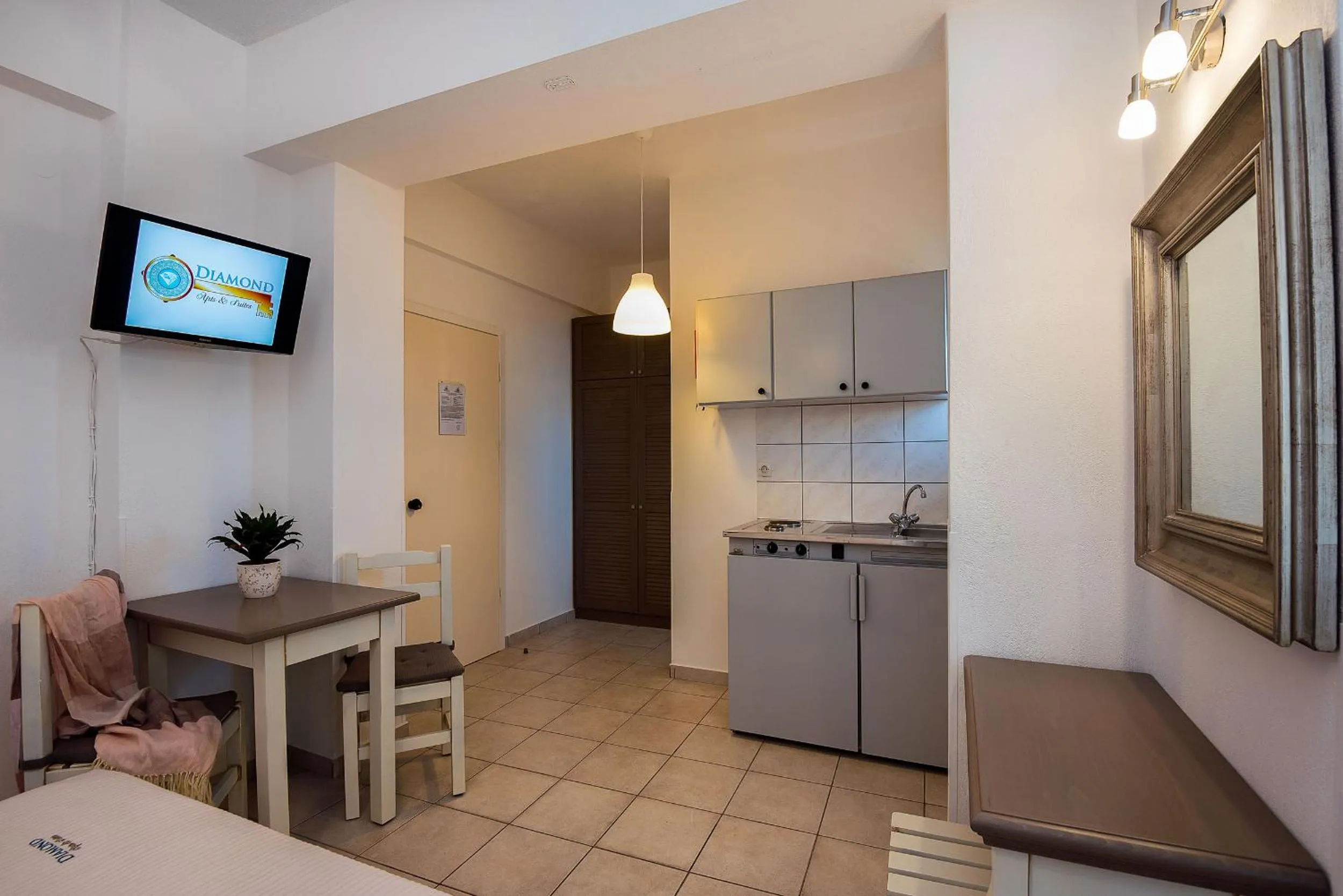 TV and multimedia in Diamond Apartments & Suites