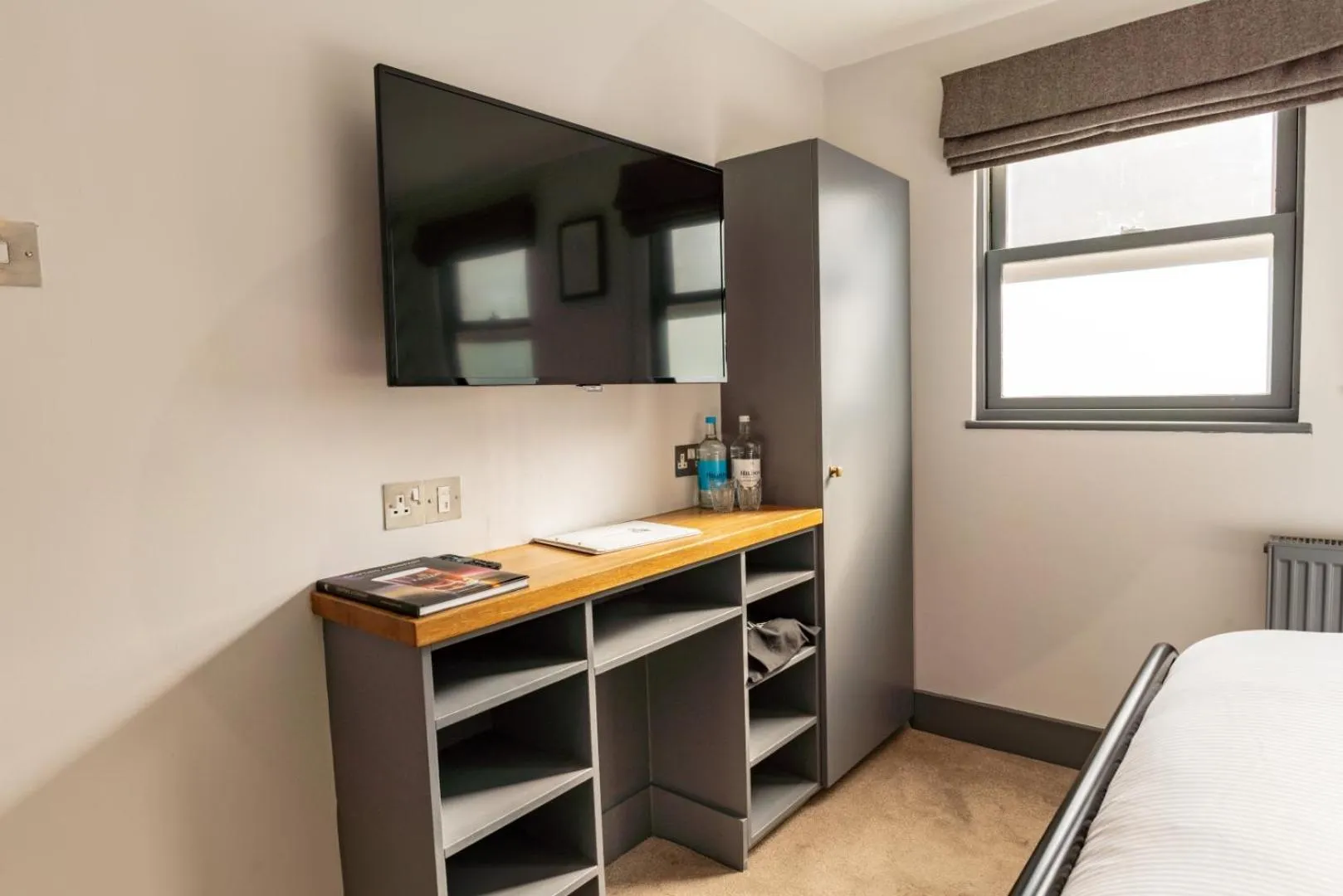 TV and multimedia, Bed in Albert Arms