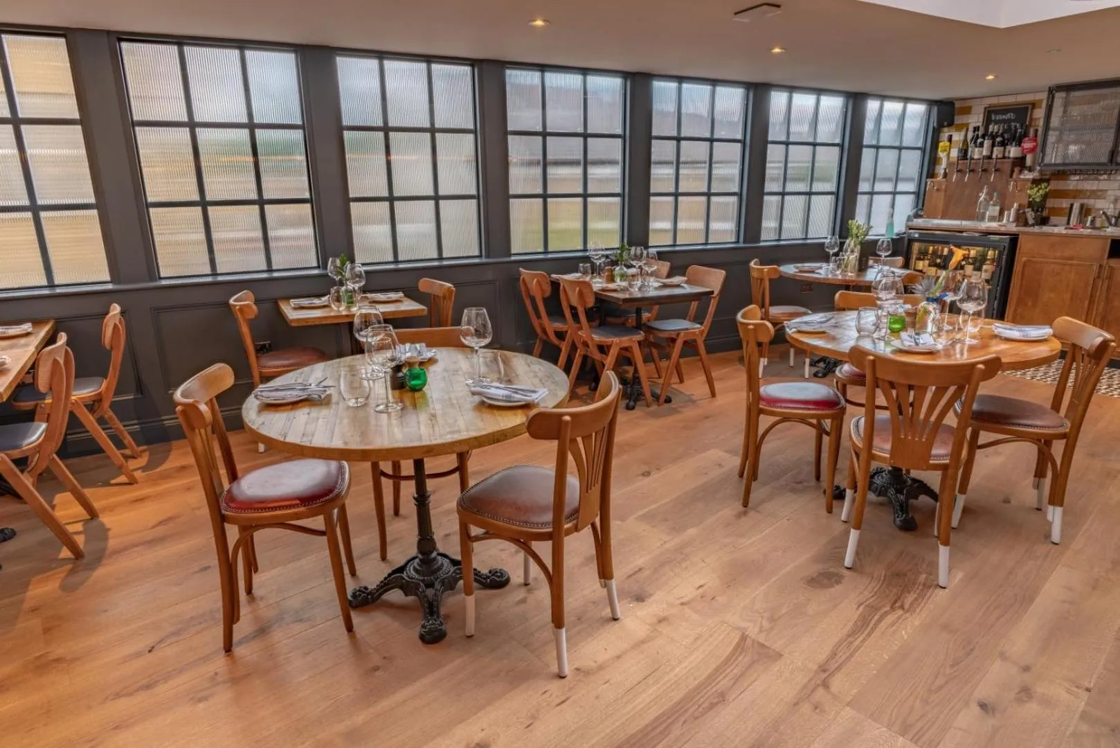 Restaurant/places to eat in Albert Arms