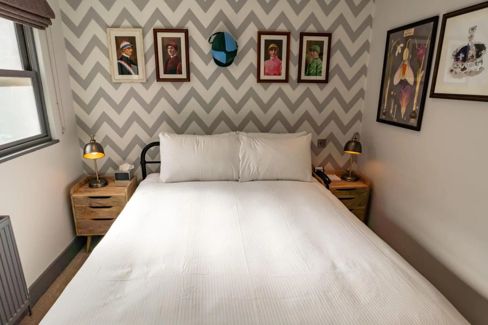 Photo of the whole room, Bed in Albert Arms