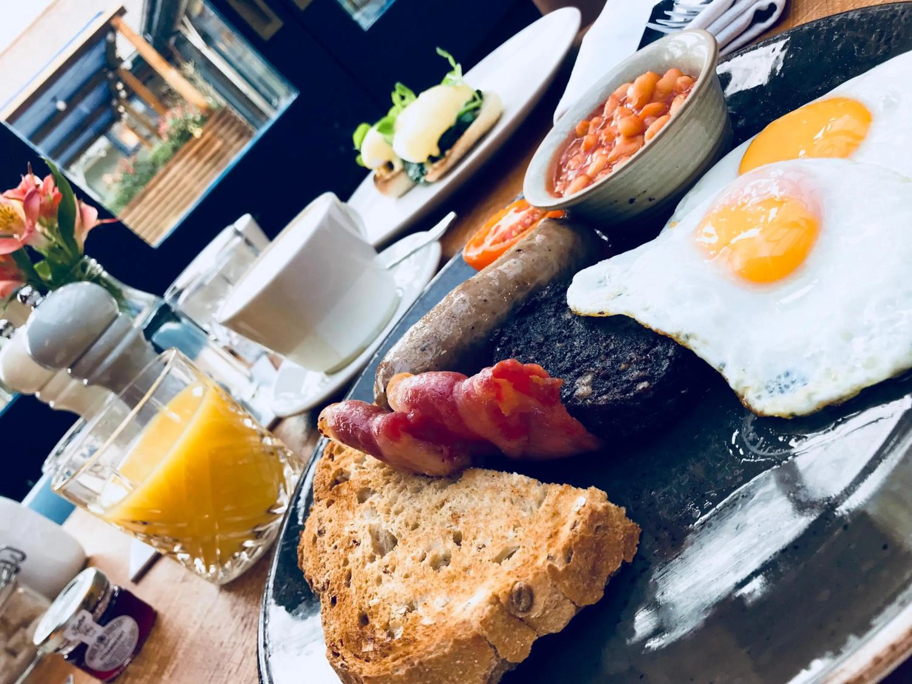 Breakfast in Albert Arms