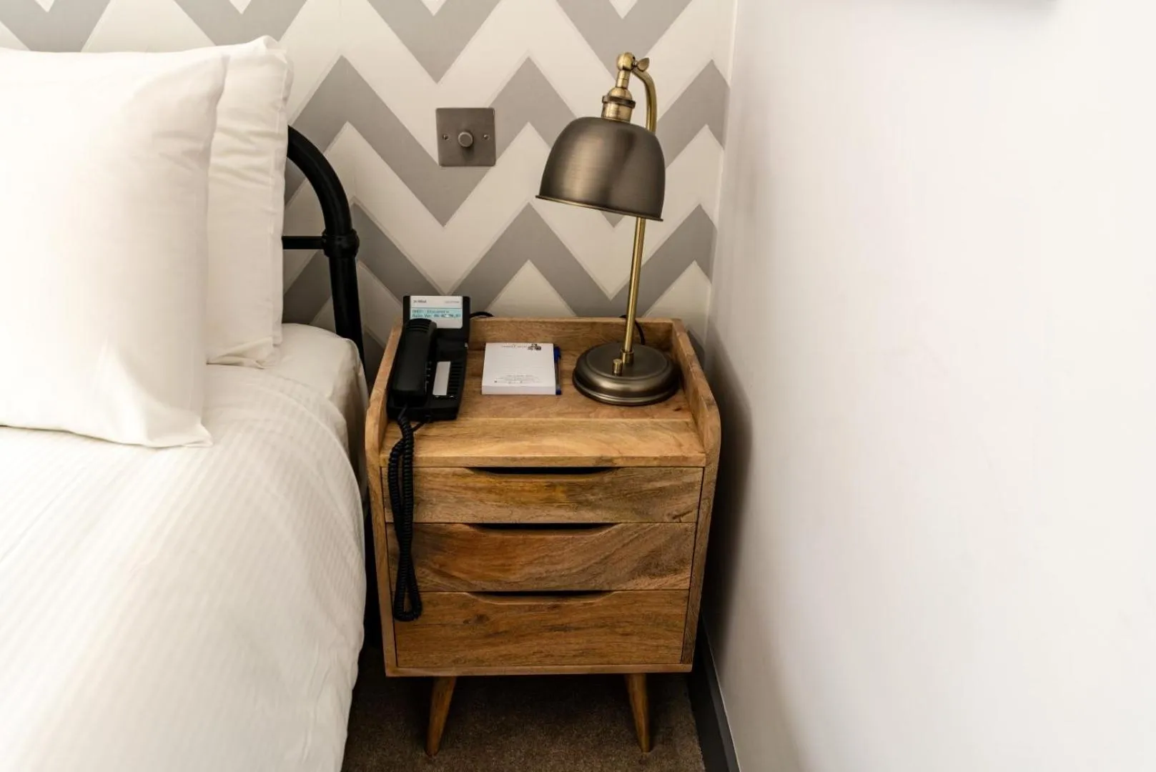 hair dresser, Bed in Albert Arms