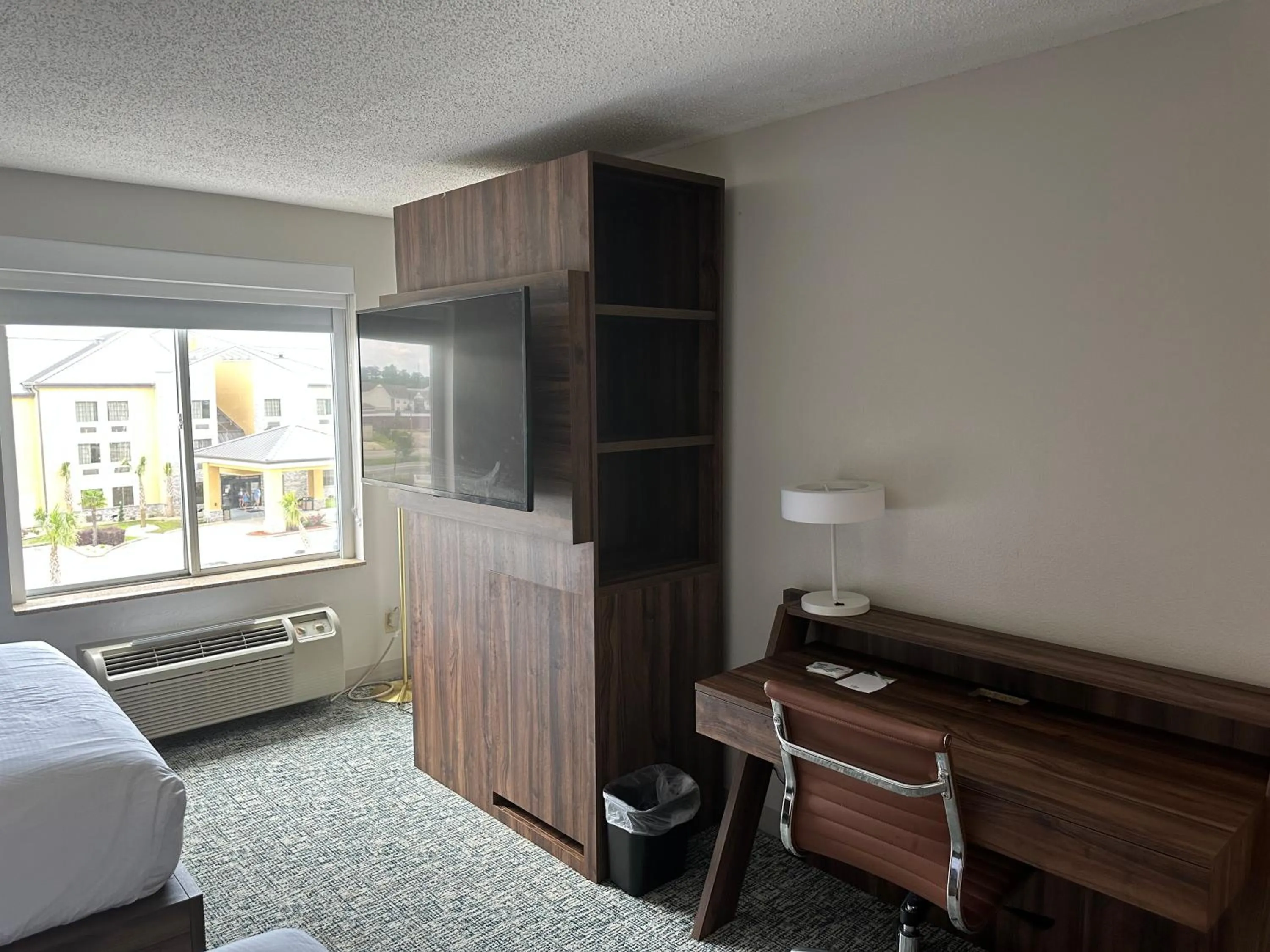 TV and multimedia, Bed in Wingate by Wyndham Hattiesburg