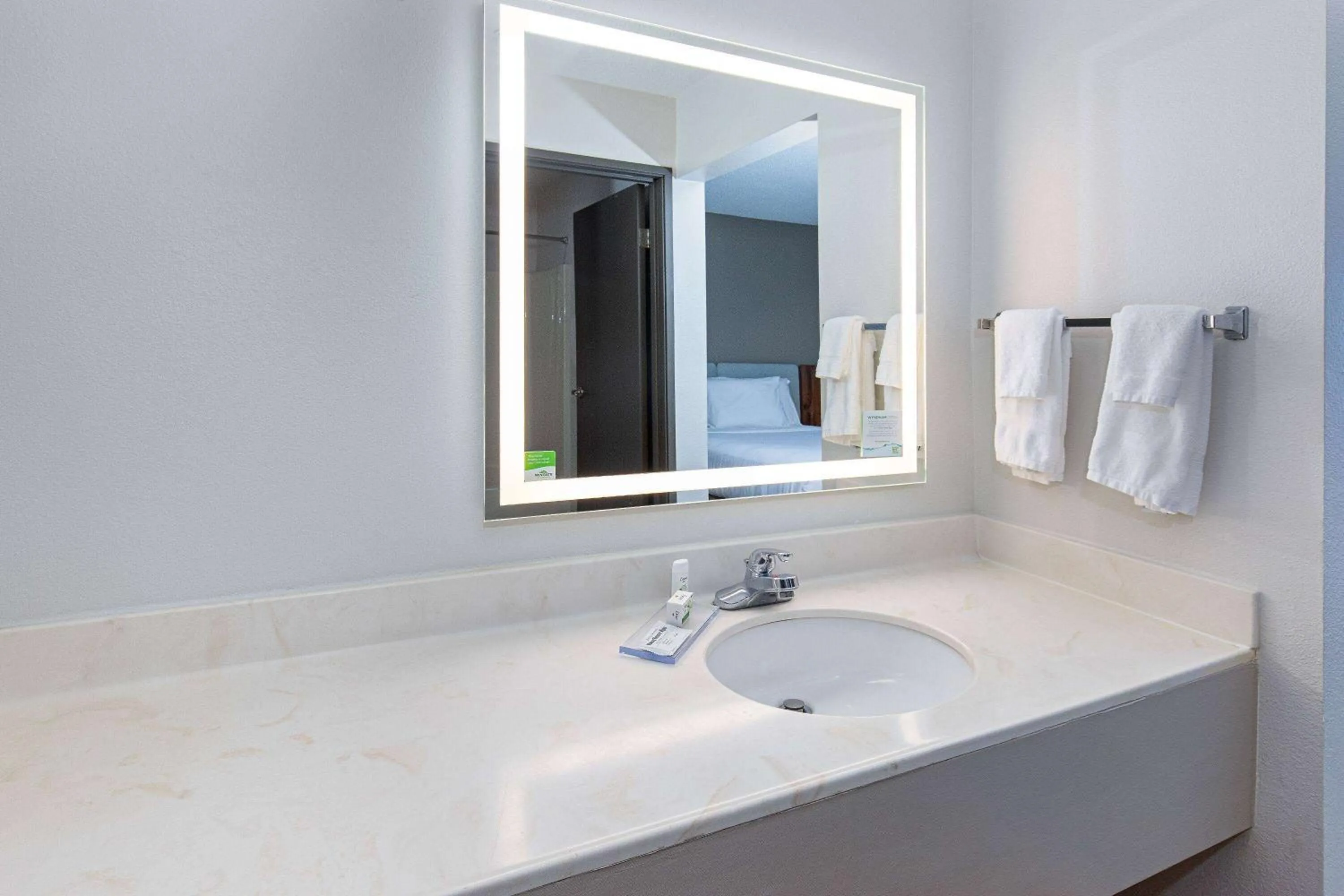 TV and multimedia in Wingate by Wyndham Hattiesburg