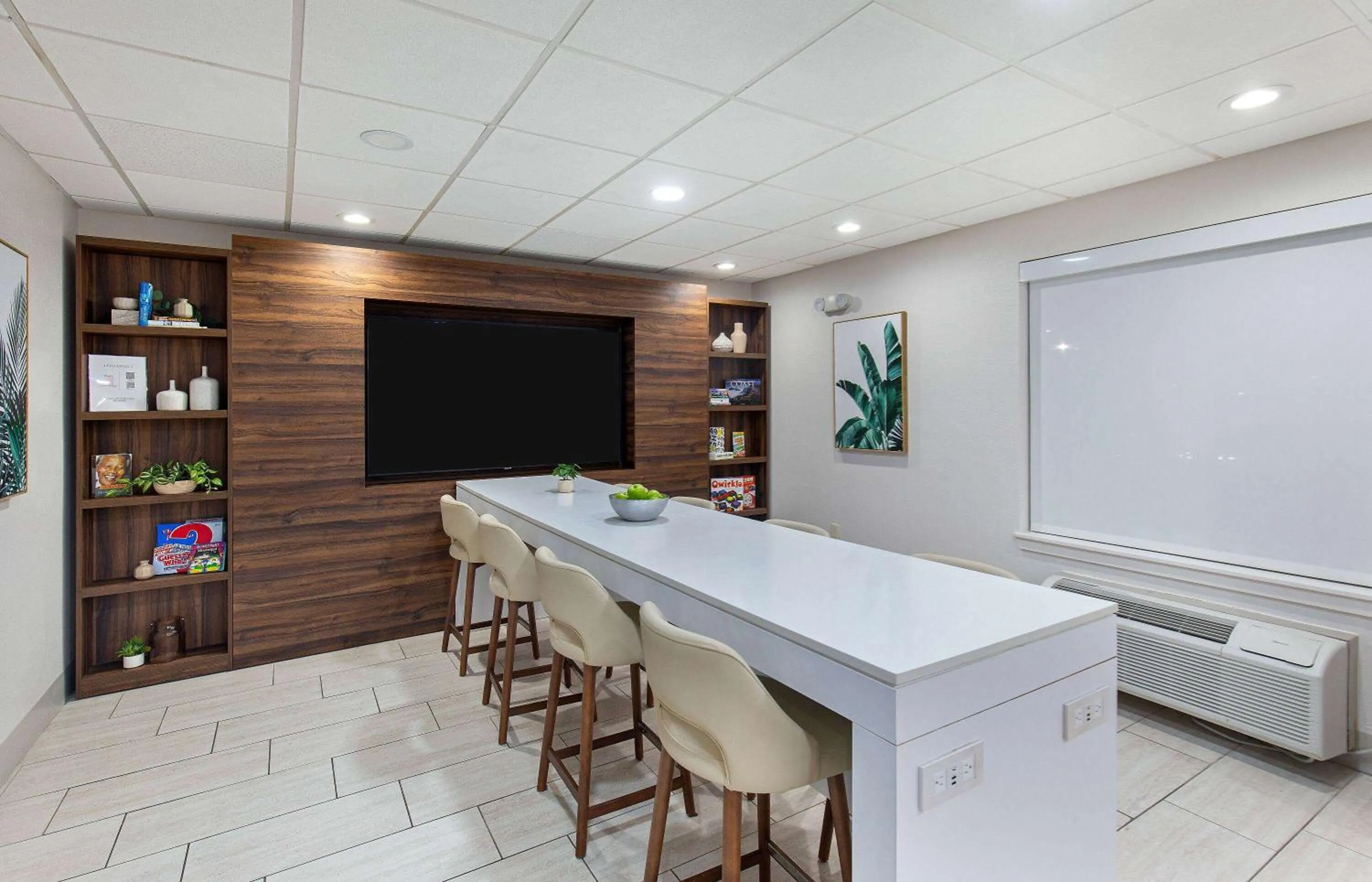 Lobby or reception in Wingate by Wyndham Hattiesburg