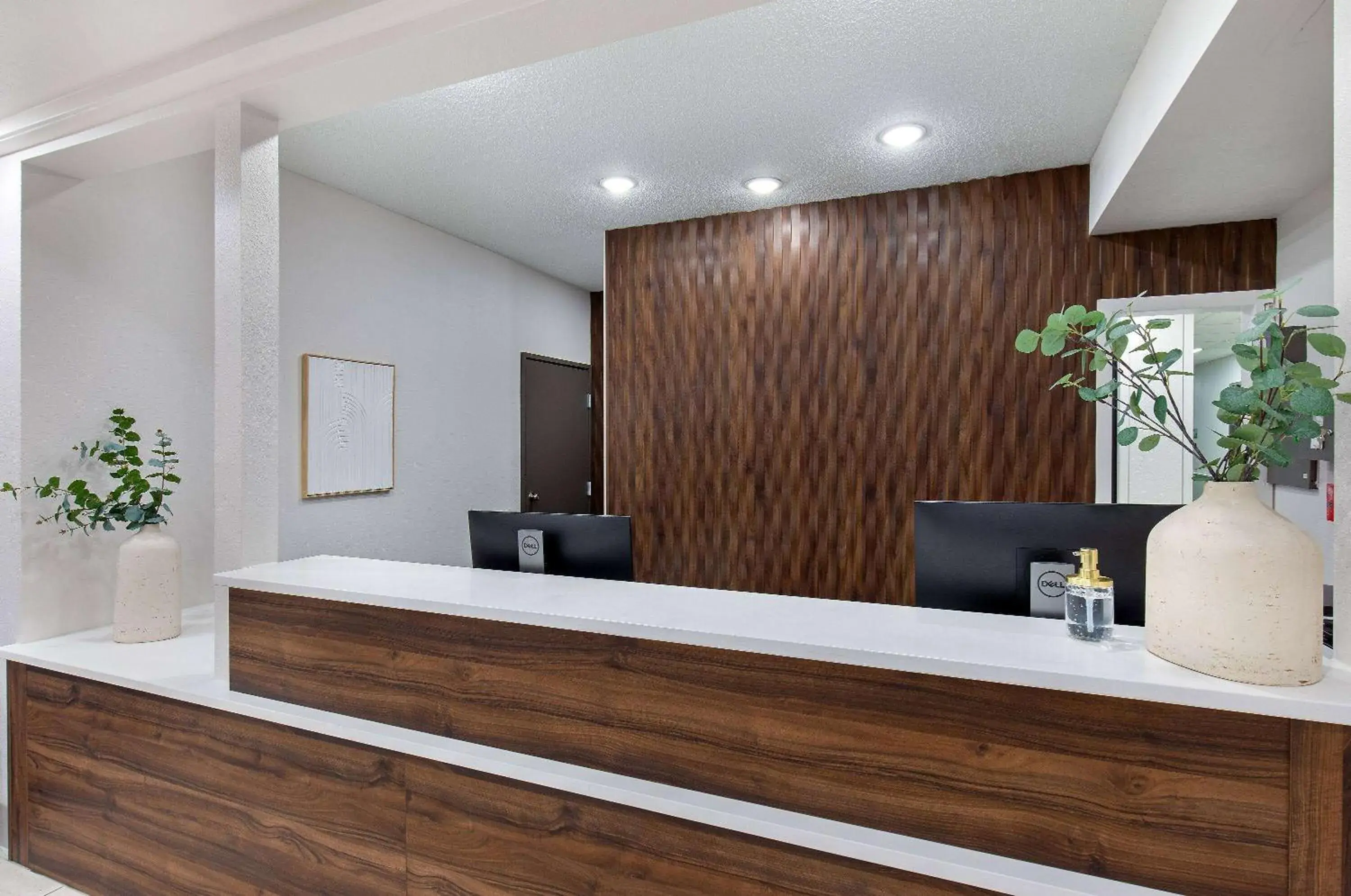 Lobby or reception in Wingate by Wyndham Hattiesburg Lobby or reception in Wingate by Wyndham Hattiesburg