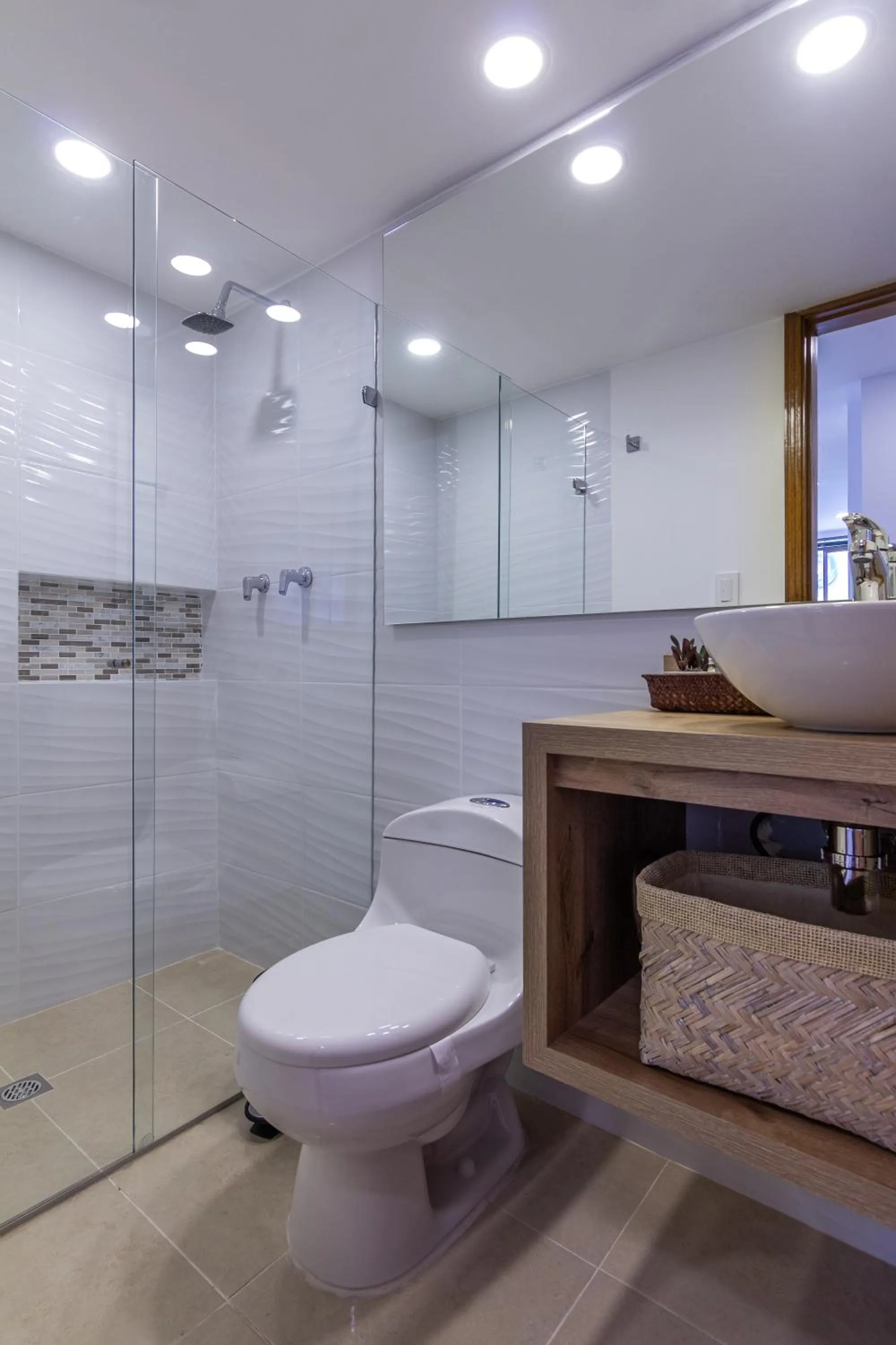 Bathroom in Alcazar de Oviedo by EE Hoteles