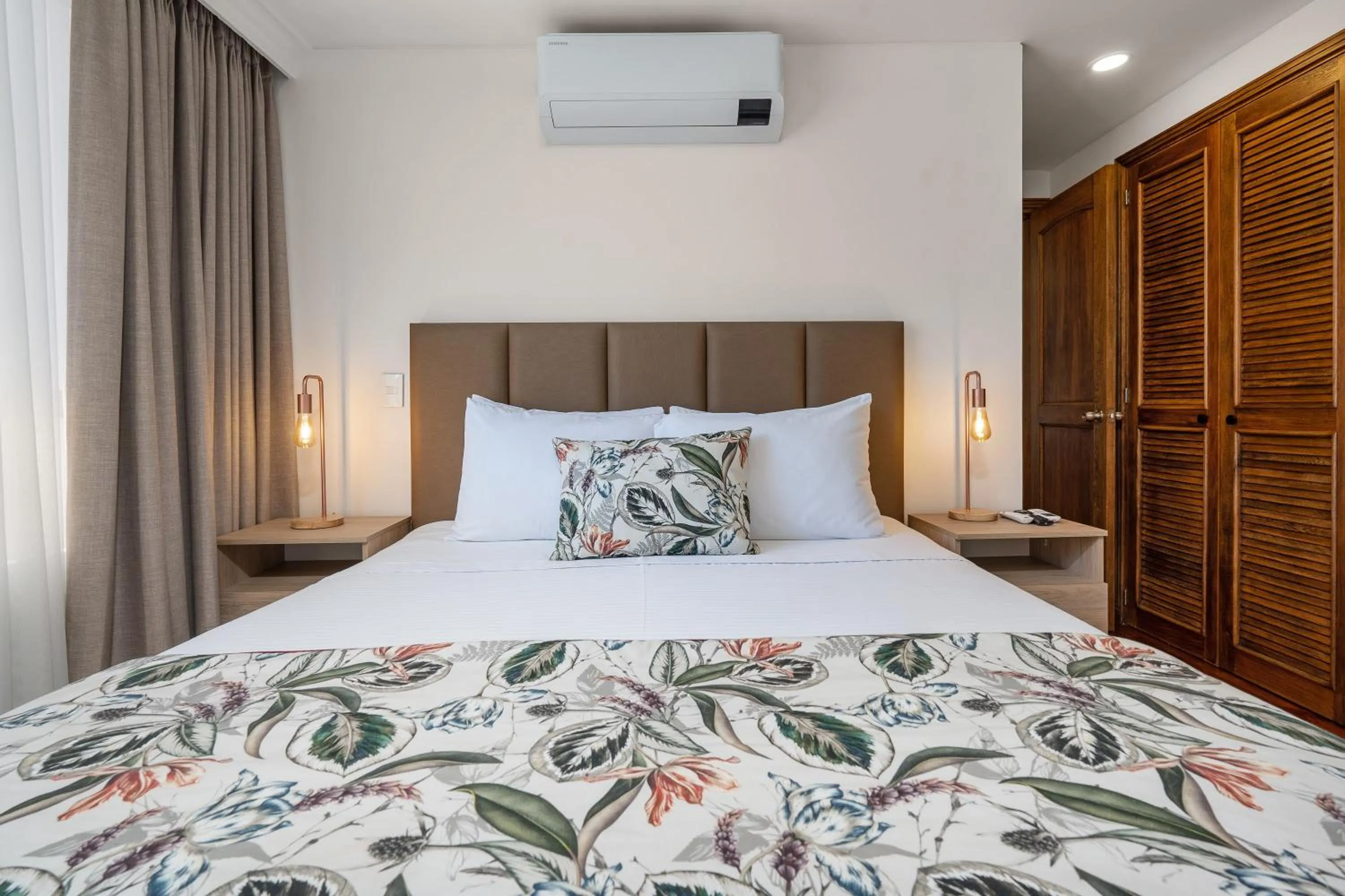 Bed in Alcazar de Oviedo by EE Hoteles