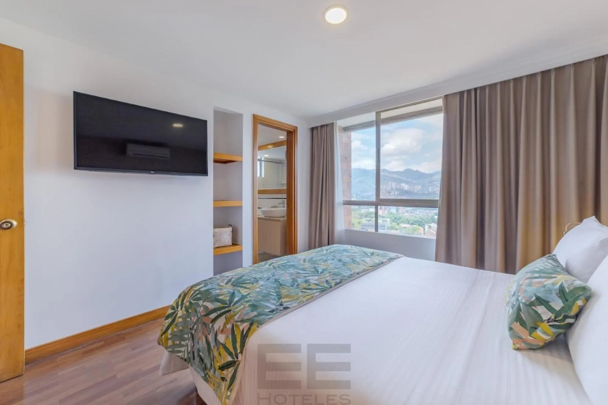 TV and multimedia, Bed in Alcazar de Oviedo by EE Hoteles