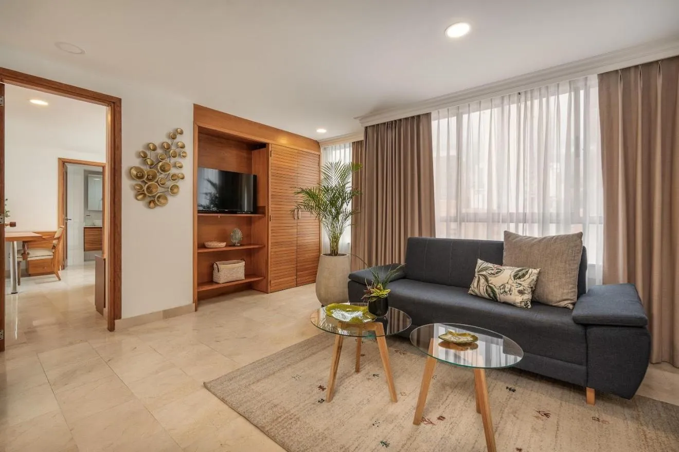 TV and multimedia in Alcazar de Oviedo by EE Hoteles