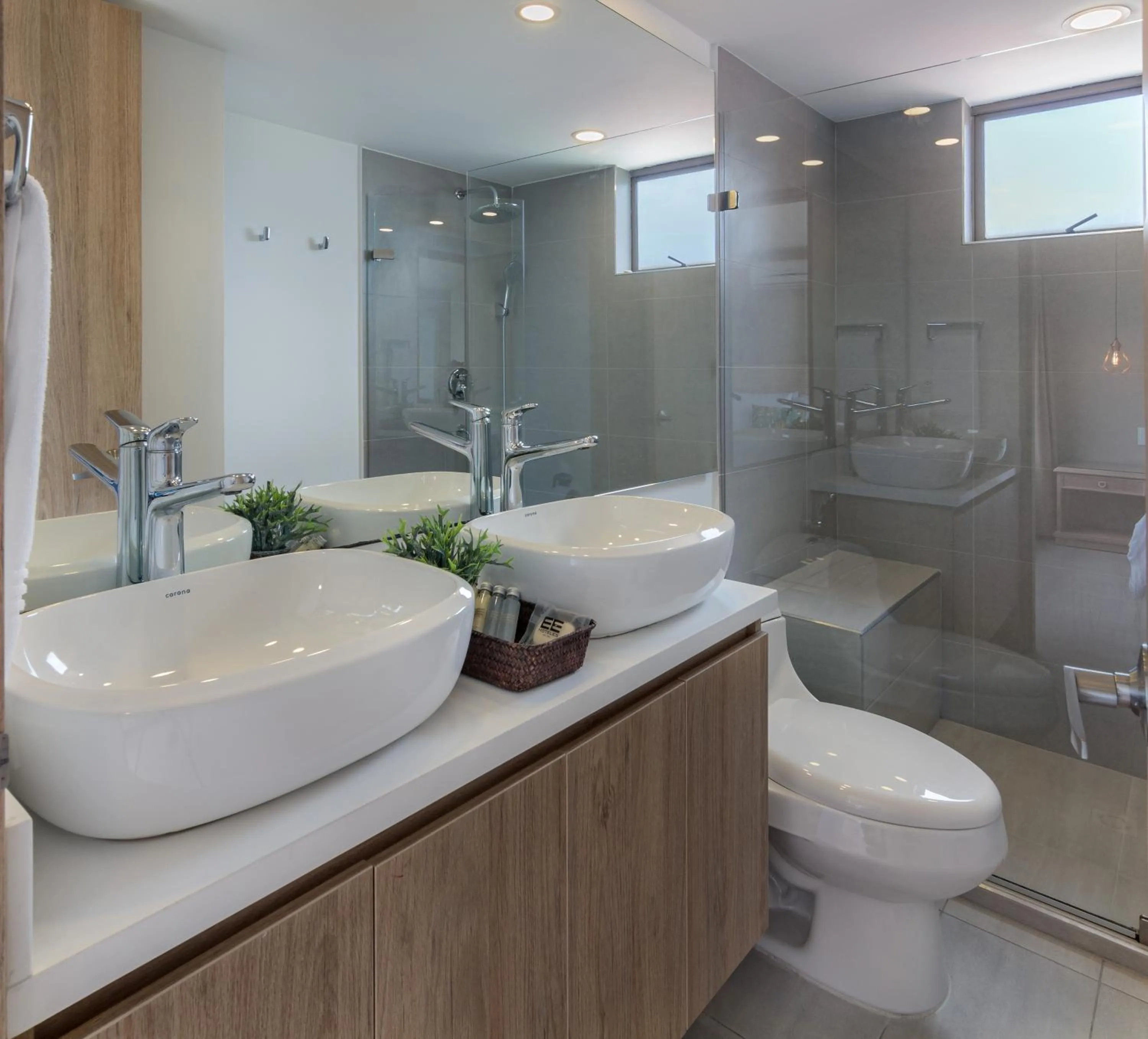 Bathroom in Alcazar de Oviedo by EE Hoteles