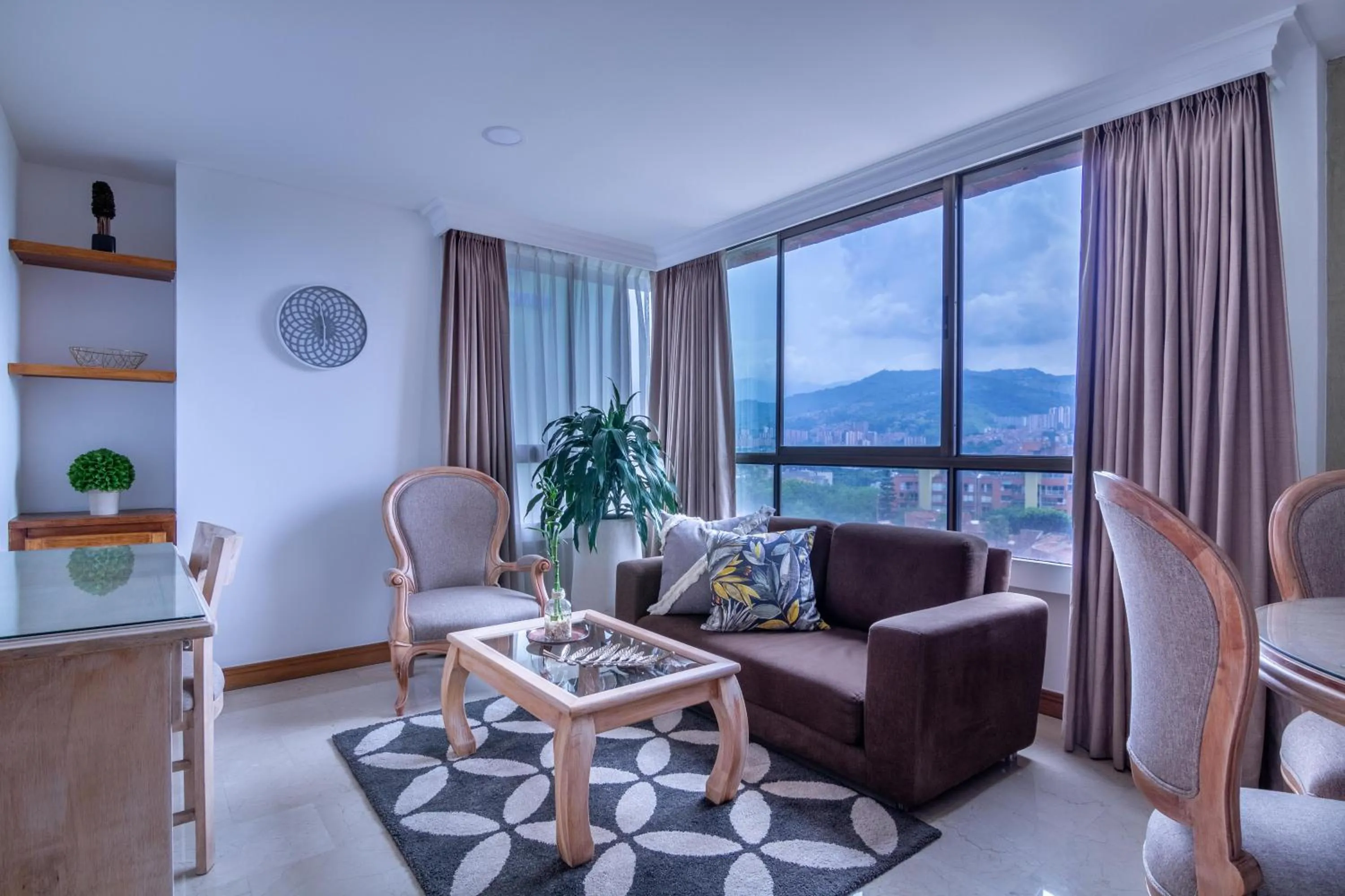 Living room in Alcazar de Oviedo by EE Hoteles