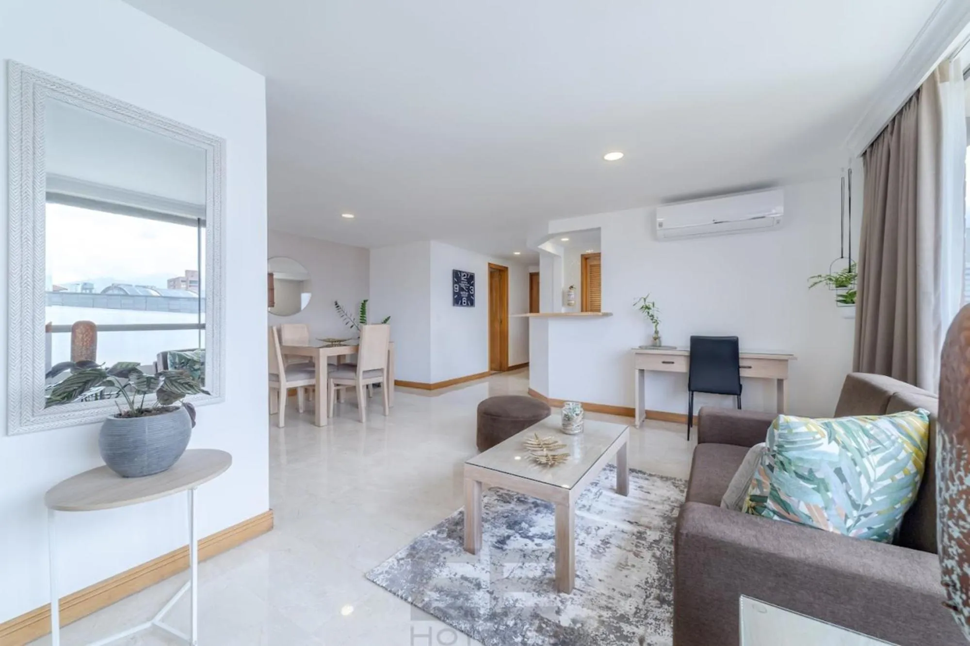 Living room in Alcazar de Oviedo by EE Hoteles