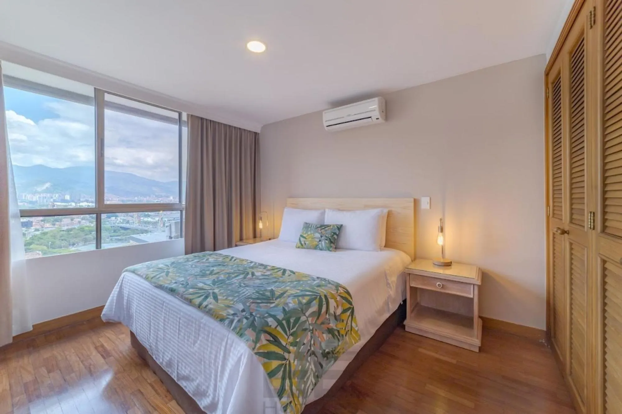 Bed in Alcazar de Oviedo by EE Hoteles