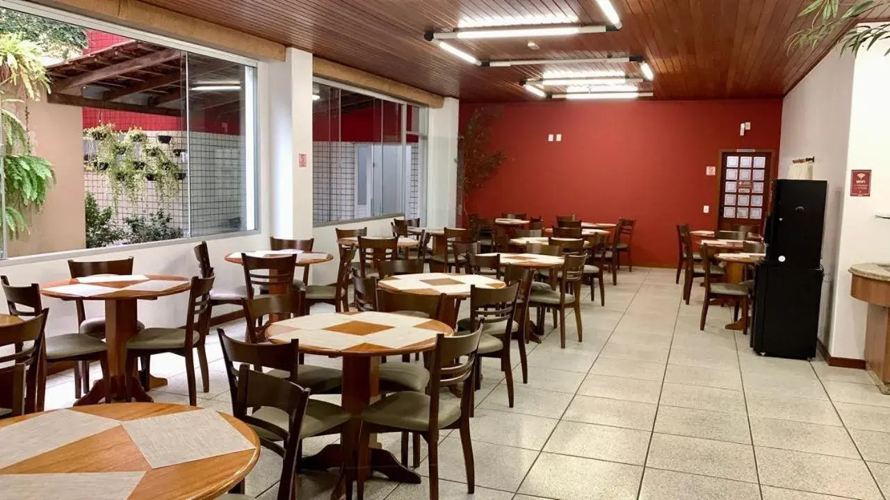 Restaurant/places to eat in Hotel Apolo XVI Restaurant/places to eat in Hotel Apolo XVI