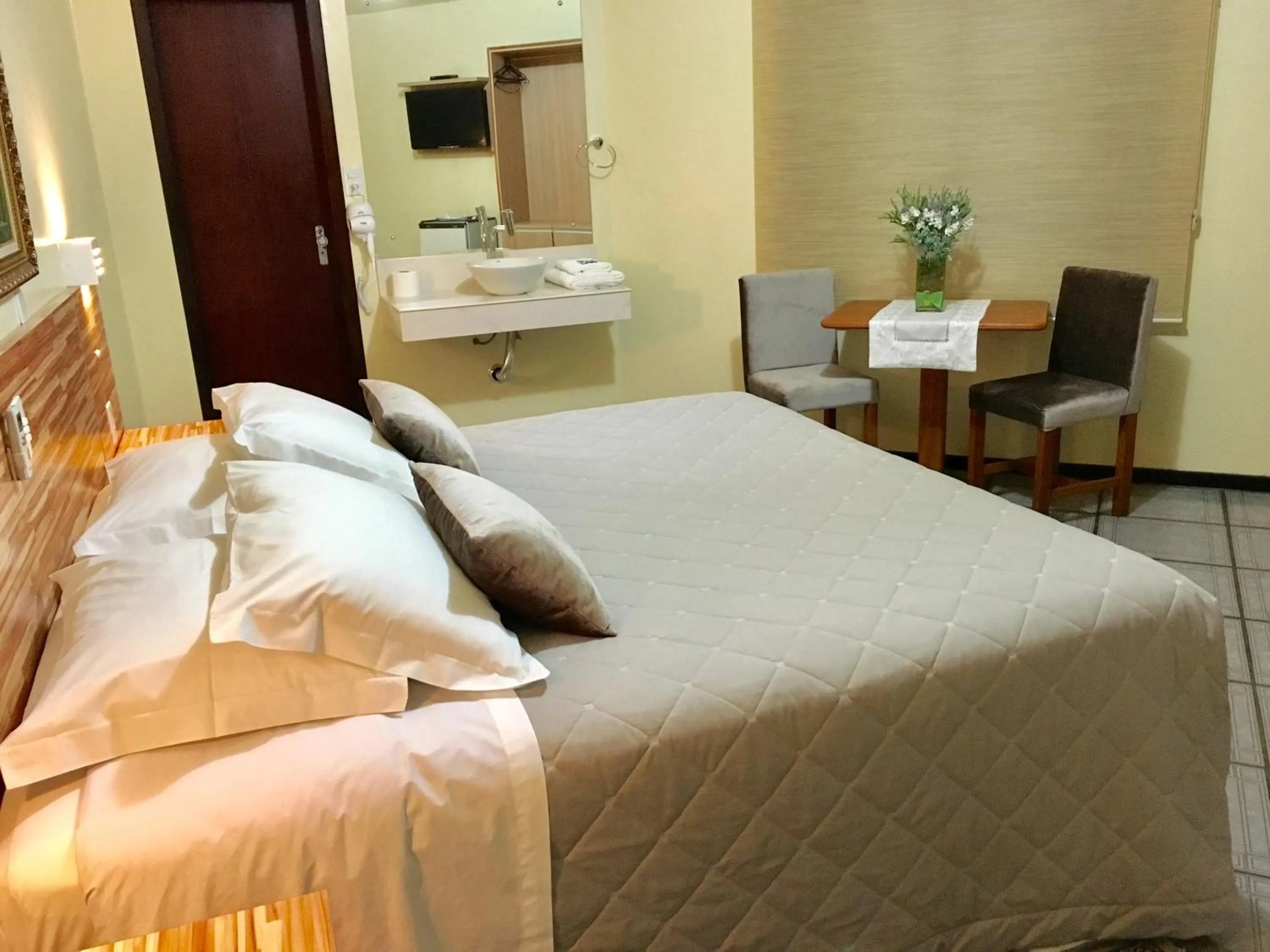 Bedroom, Bed in Hotel Apolo XVI