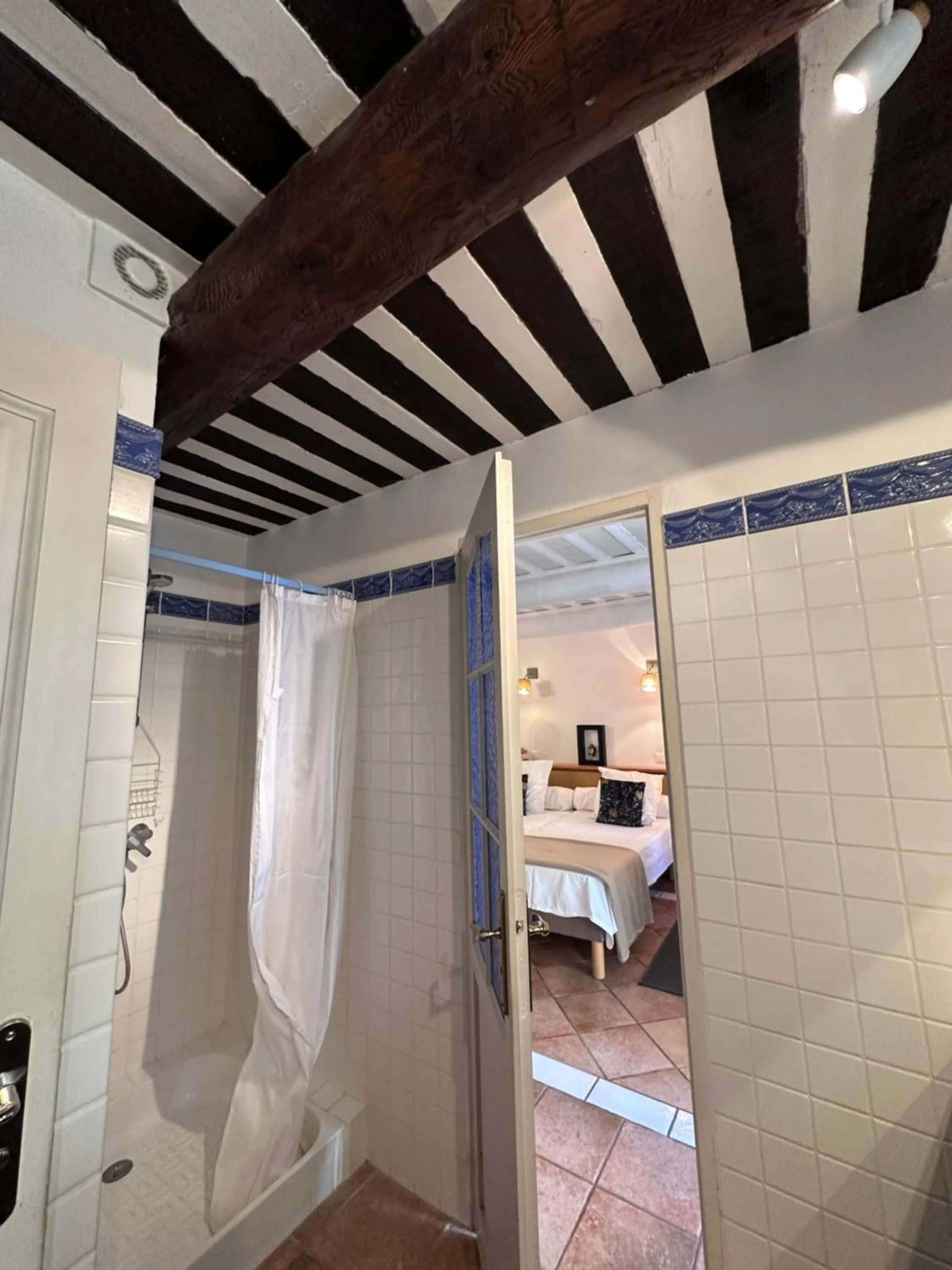 Shower in Moulin d'Antelon B&B