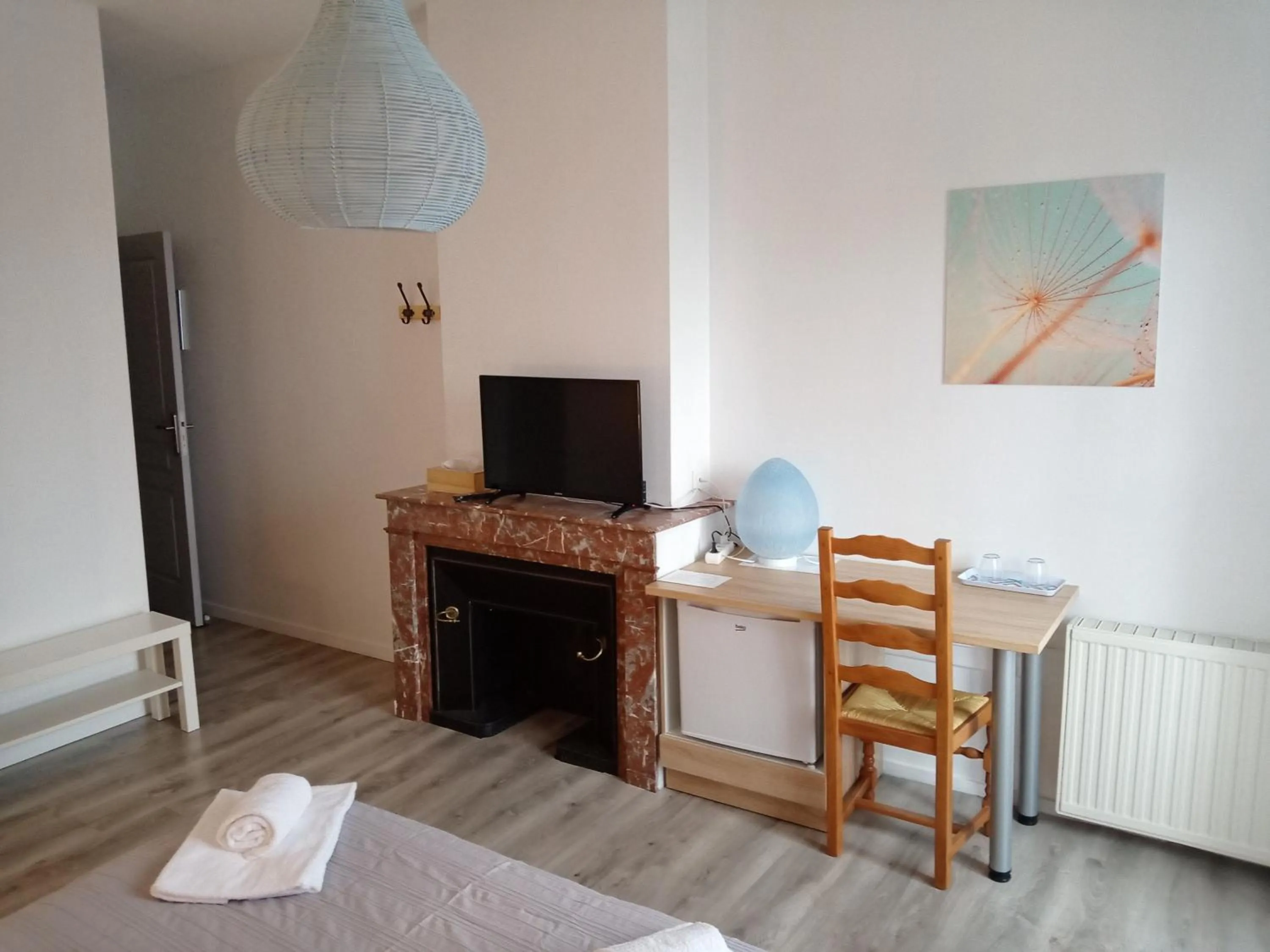 Photo of the whole room in A deux pas du Rheby