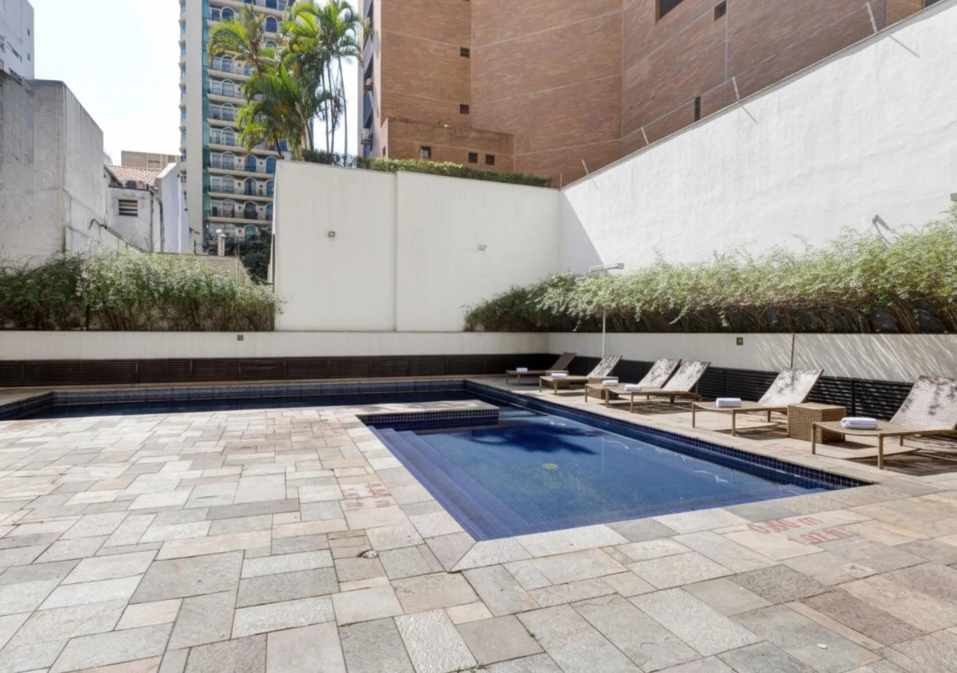 Swimming pool in Quality Paulista (São Paulo, Jardins)