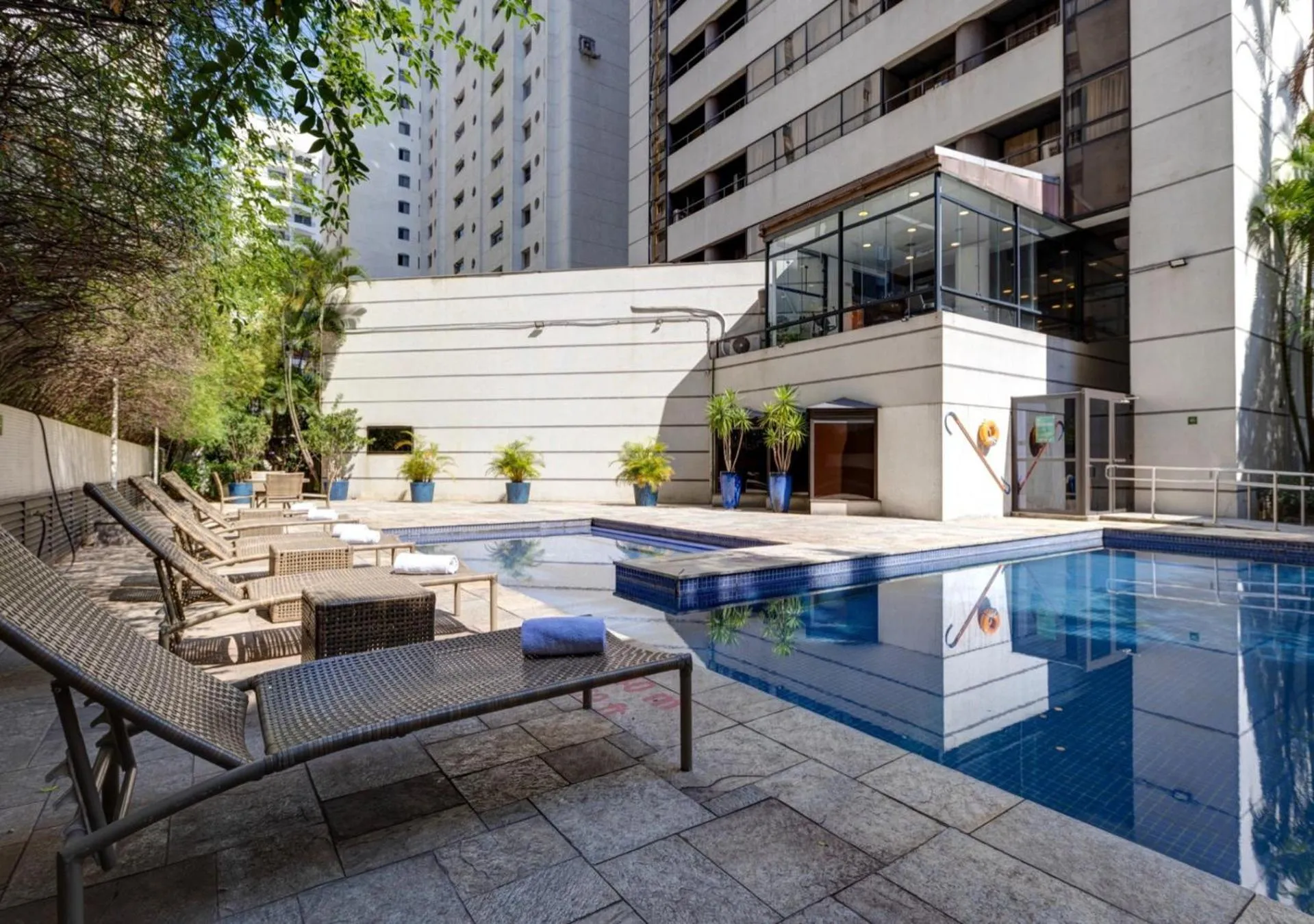 Swimming pool in Quality Paulista (São Paulo, Jardins)