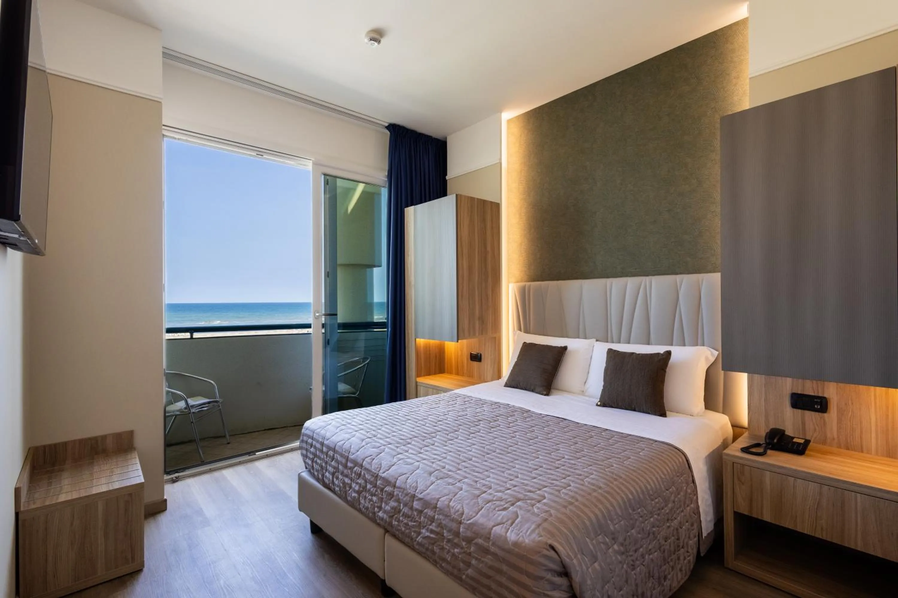 Bedroom, Bed in Hotel Palm Beach B&B SEA VIEW