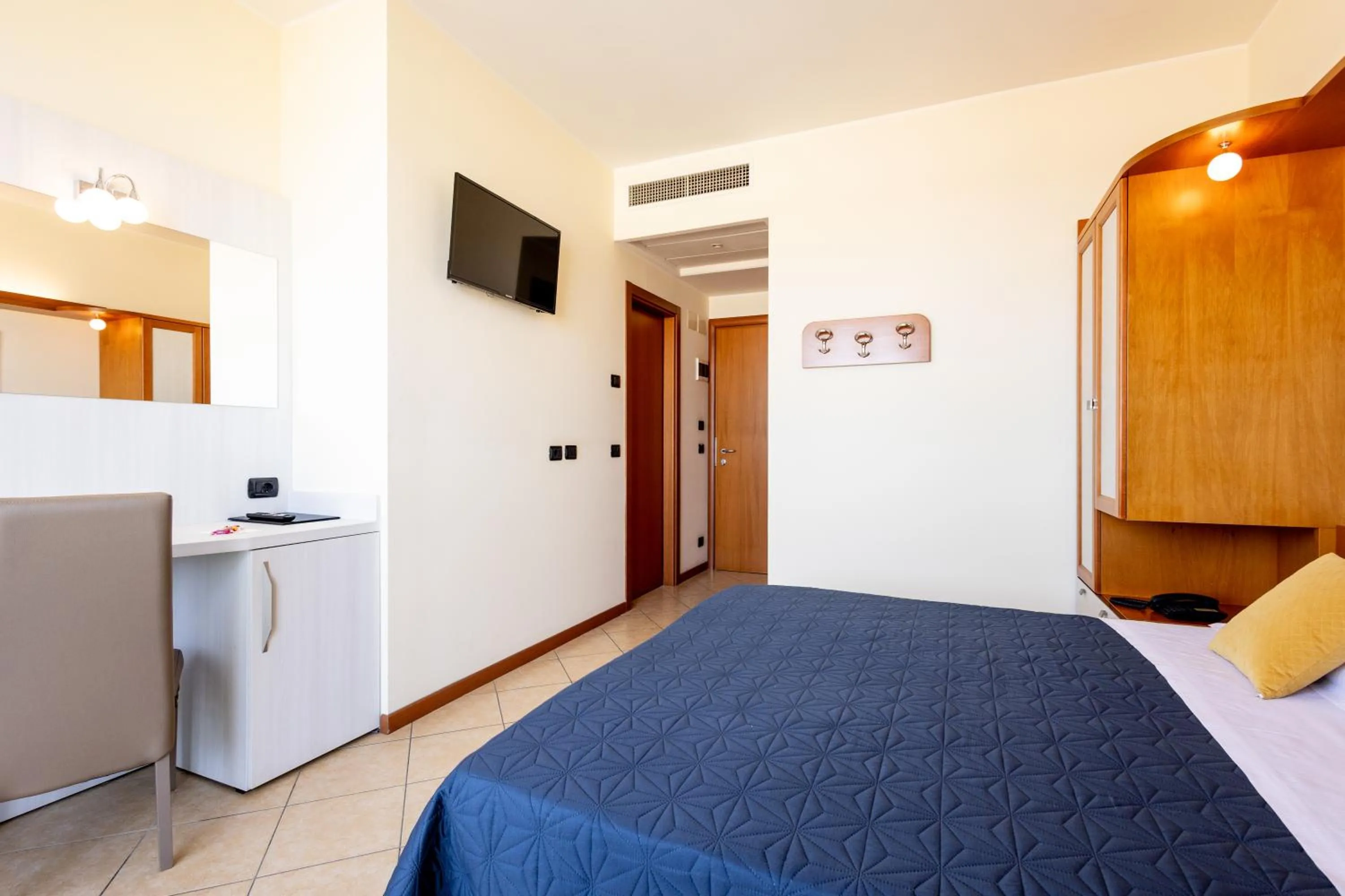 Bedroom, Bed in Hotel Palm Beach B&B SEA VIEW