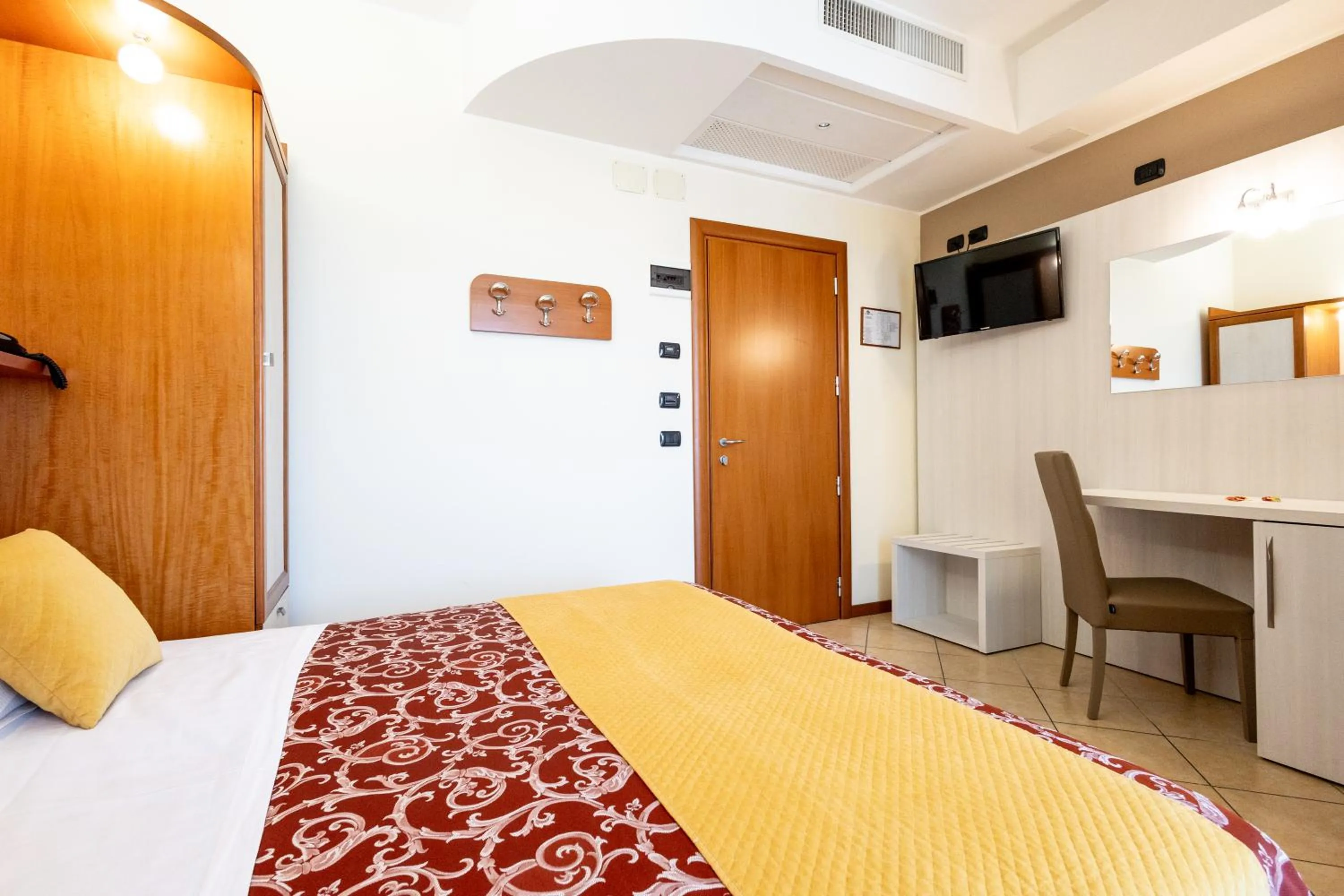 Bedroom, Bed in Hotel Palm Beach B&B SEA VIEW