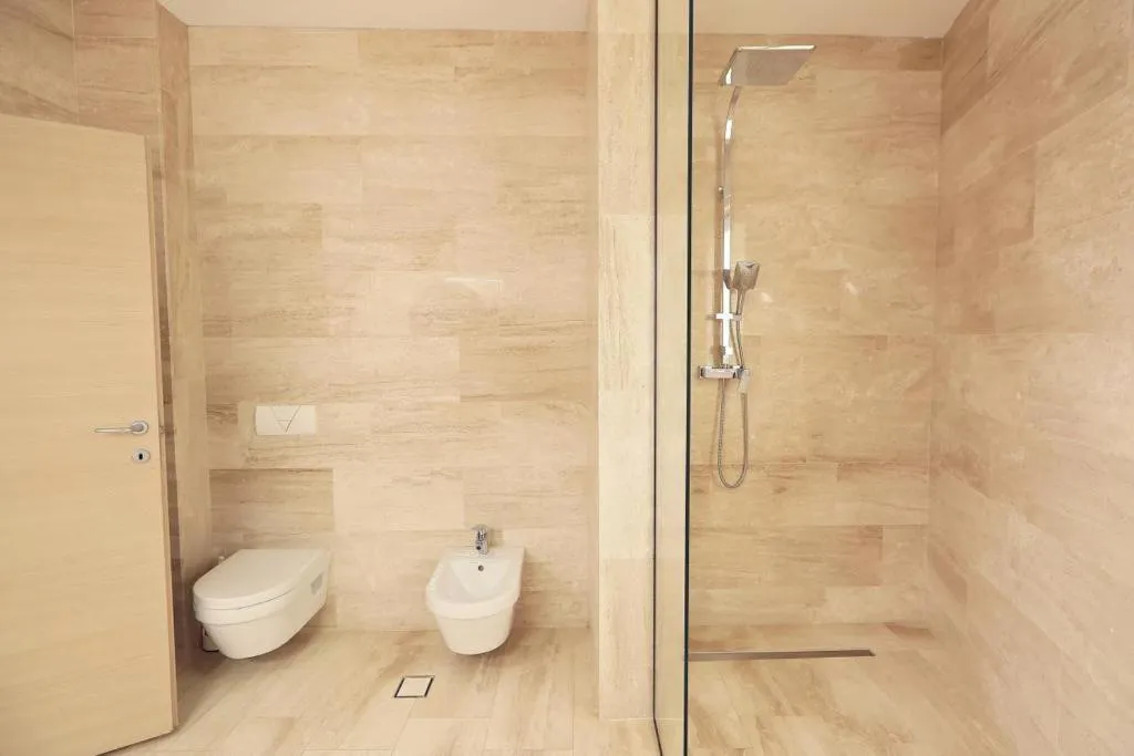 Shower in Living In Aparthotel