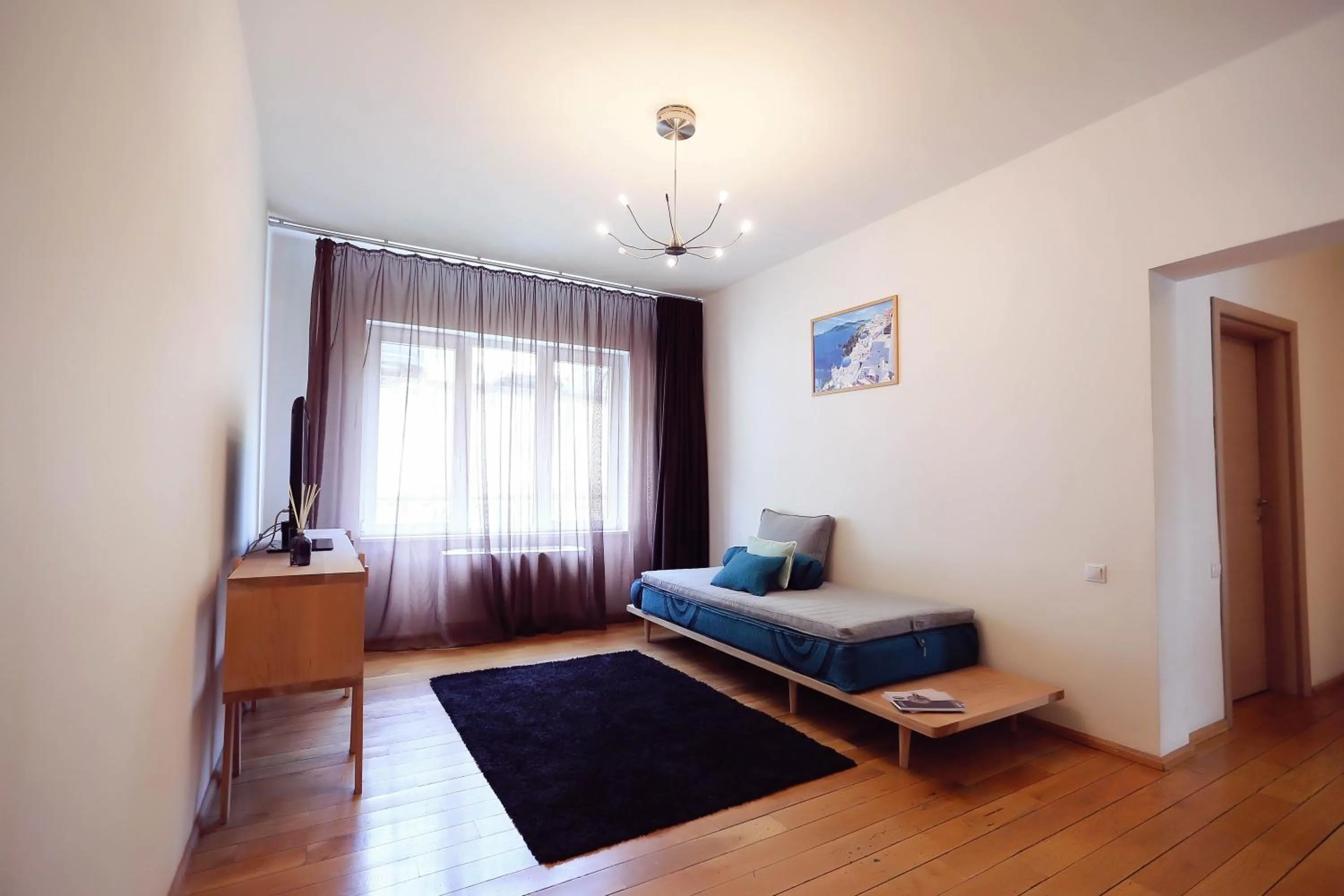 Living room, Bed in Living In Aparthotel