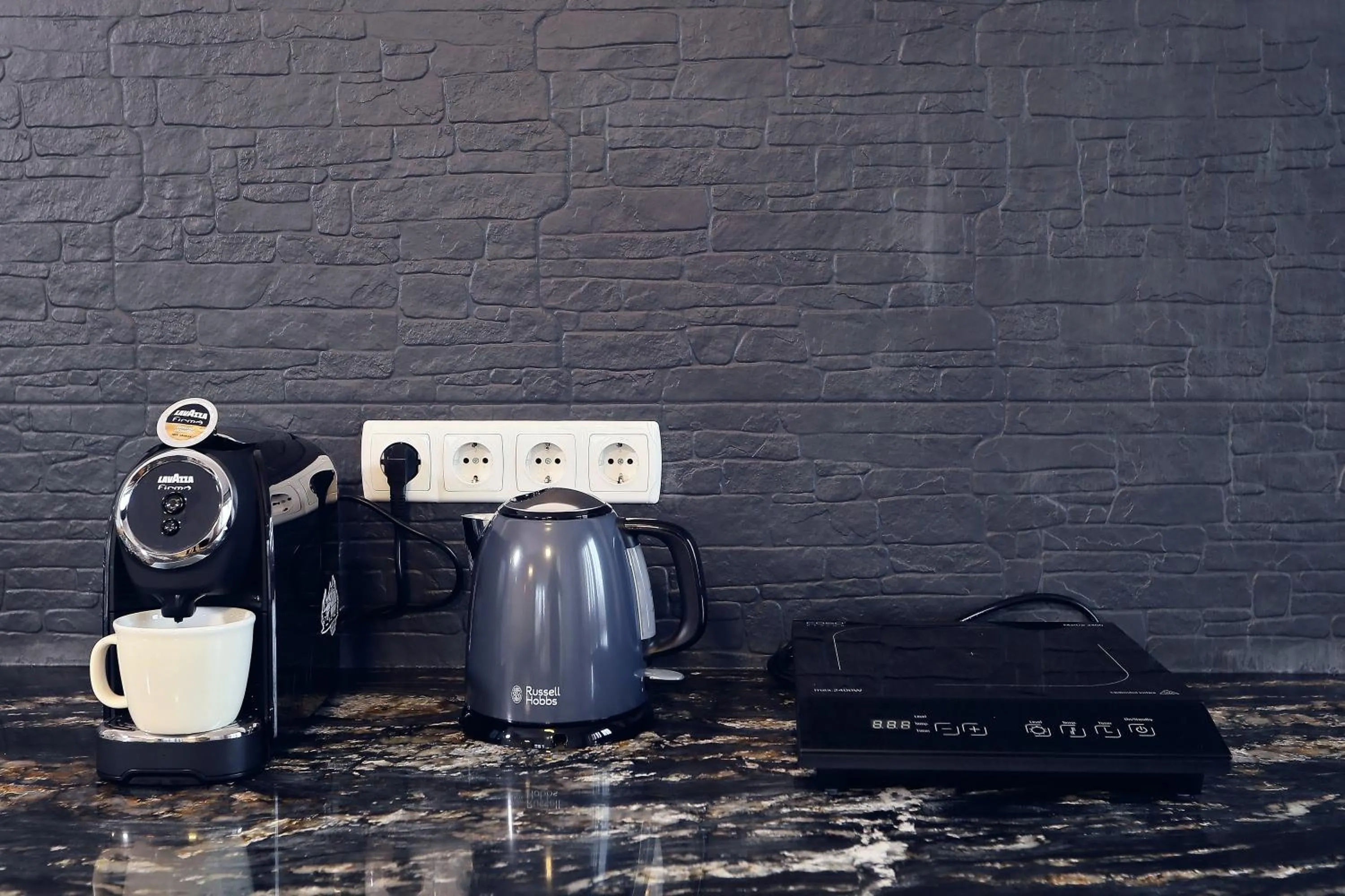 Coffee/tea facilities in Living In Aparthotel