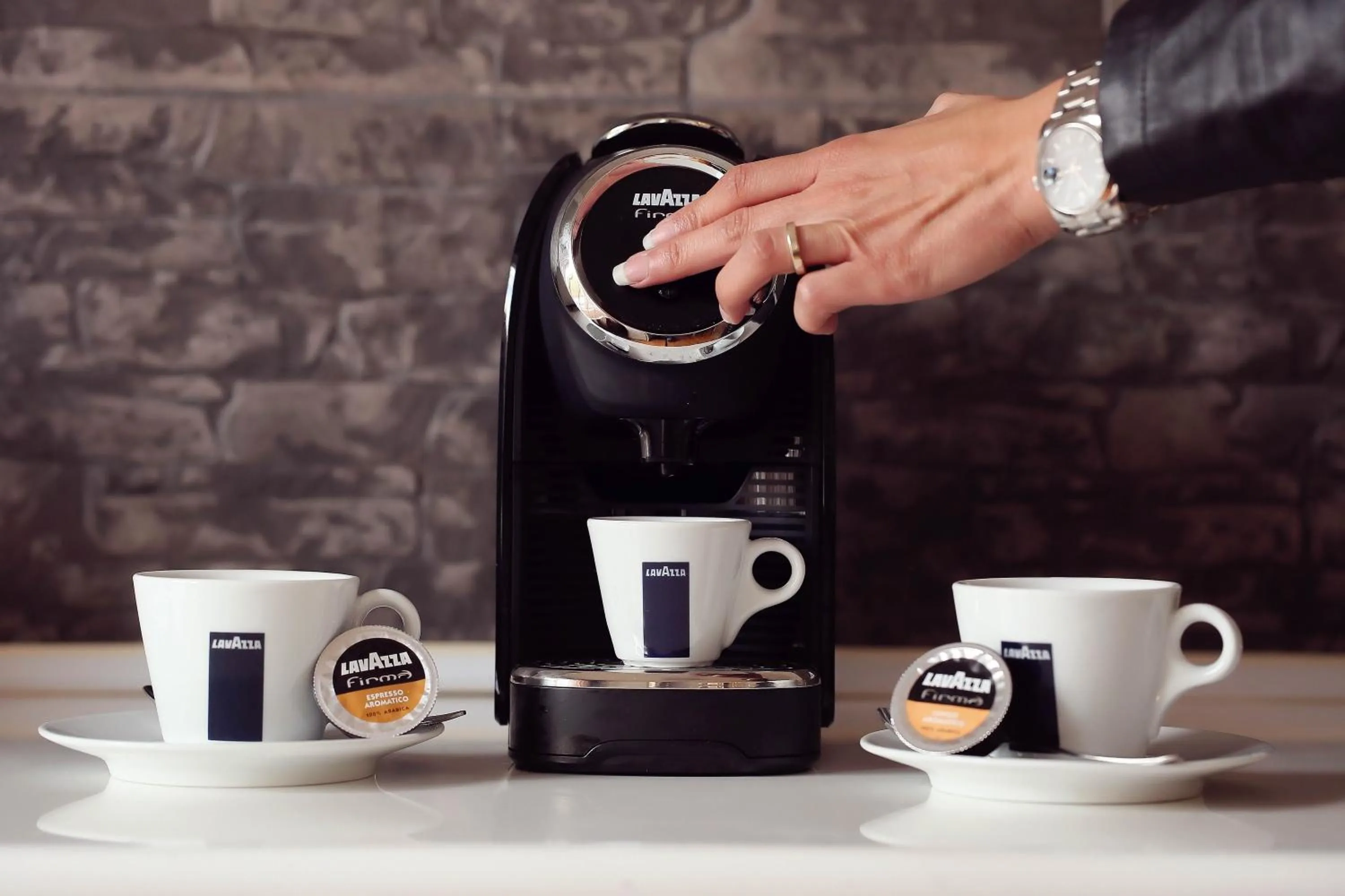 Coffee/tea facilities in Living In Aparthotel