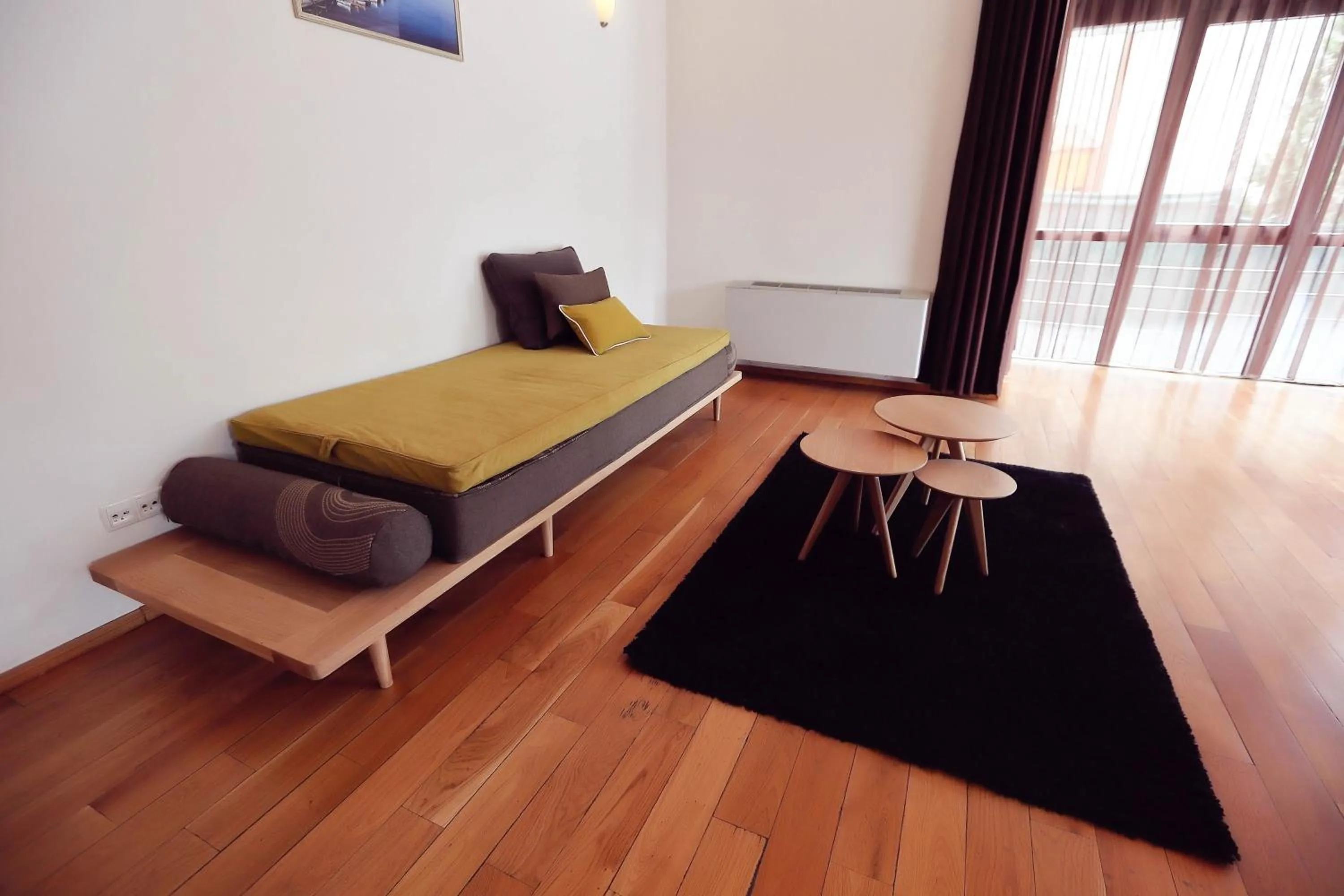 Living room, Bed in Living In Aparthotel