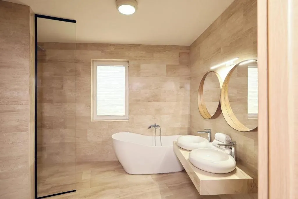 Bathroom in Living In Aparthotel