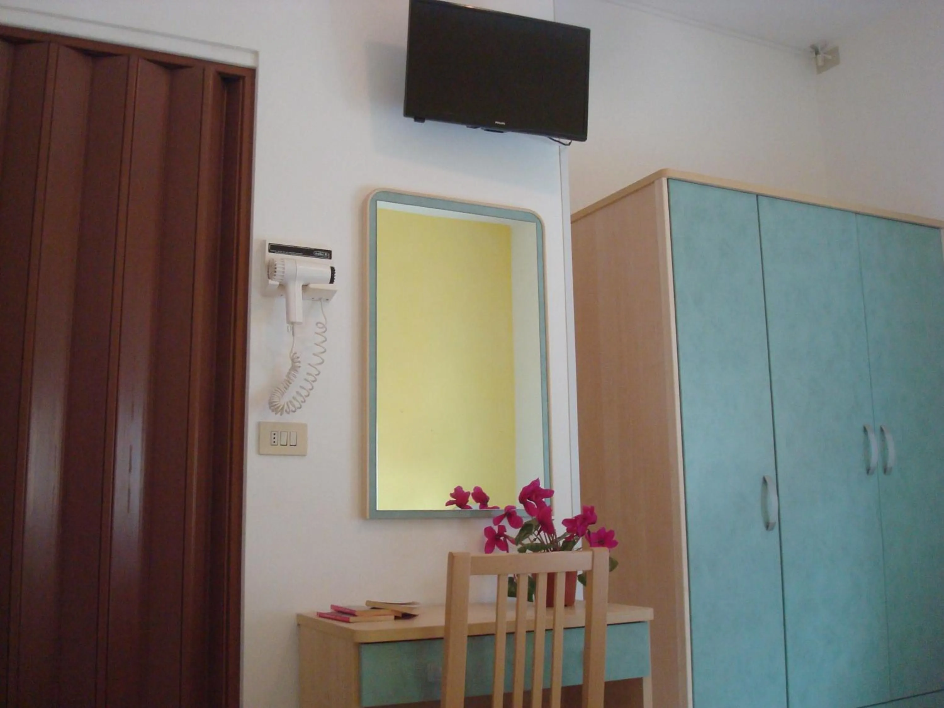 TV and multimedia in Hotel Villa Ersilia Rimini B&B