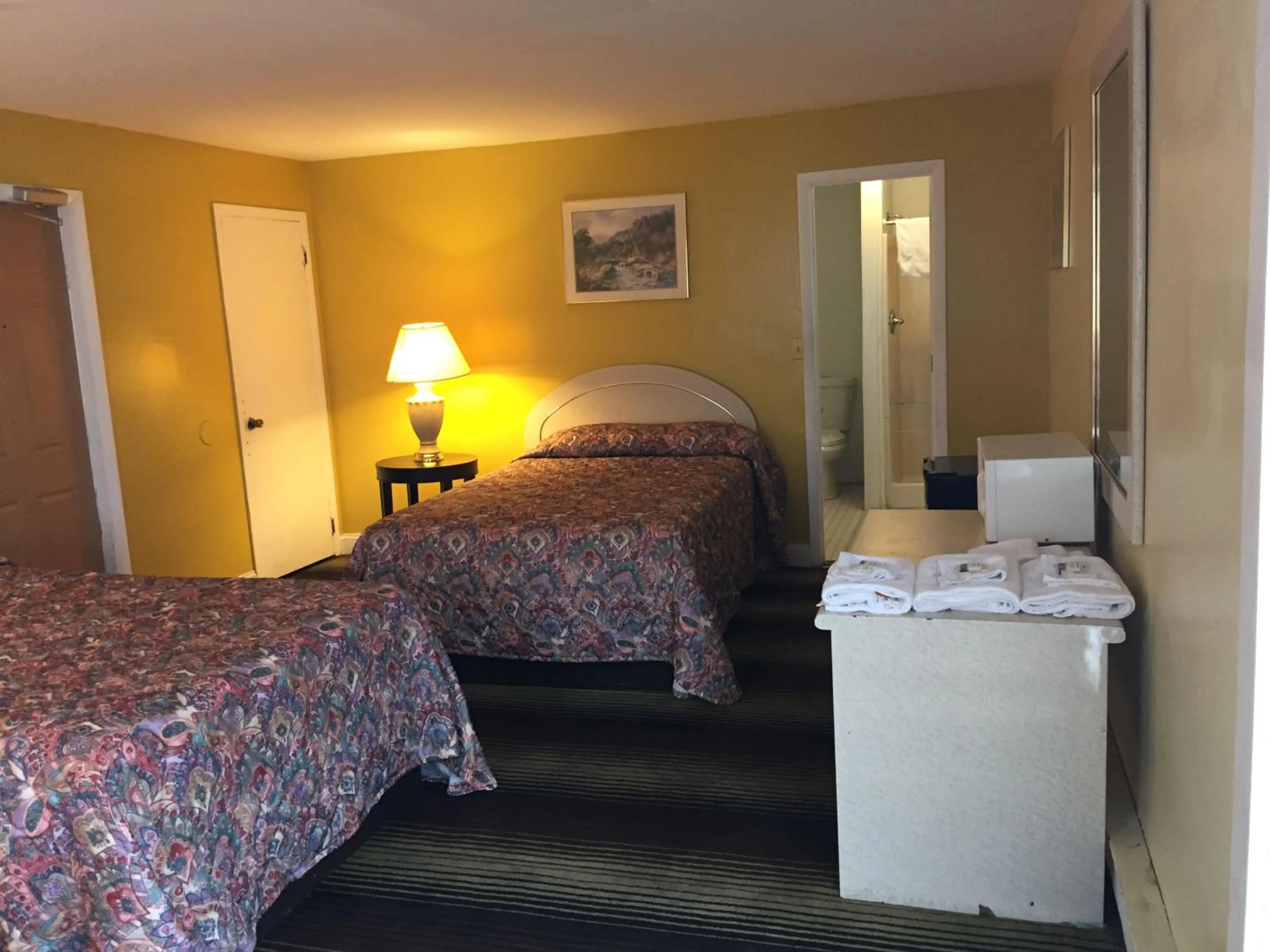 Bathroom in La Fontana Motel