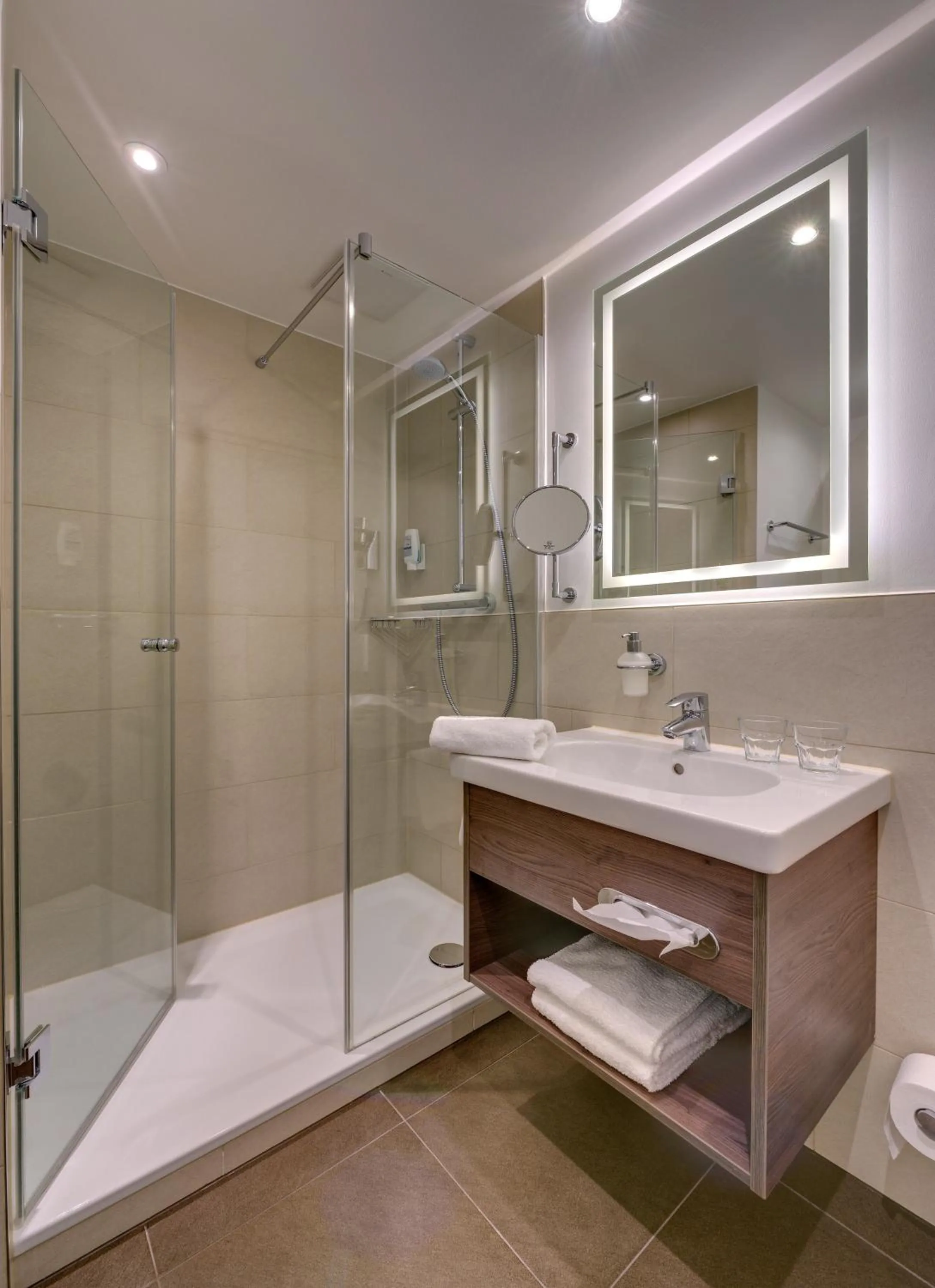 Bathroom in GenoHotel Baunatal