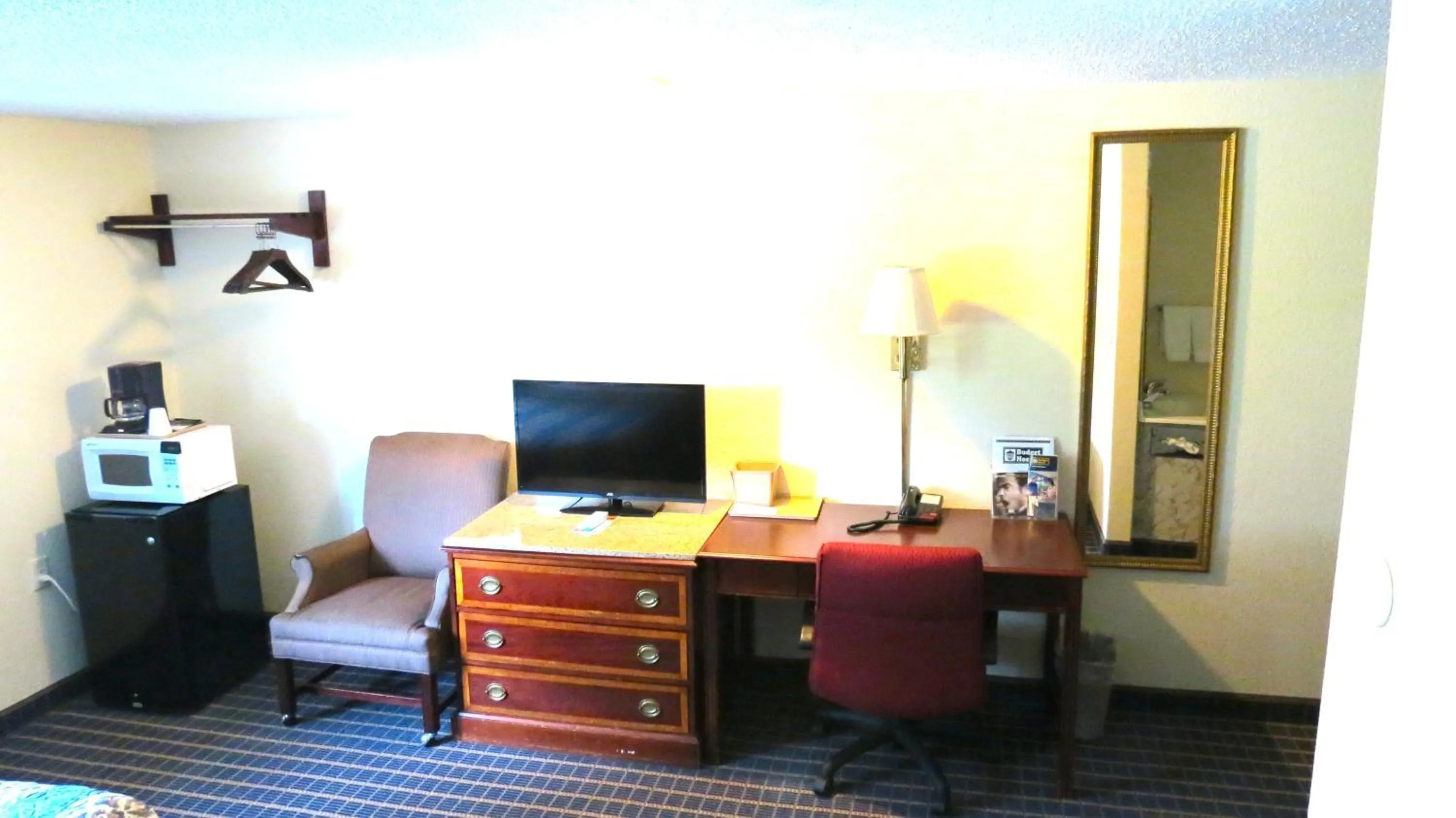 Photo of the whole room in Budget Host Airport Inn