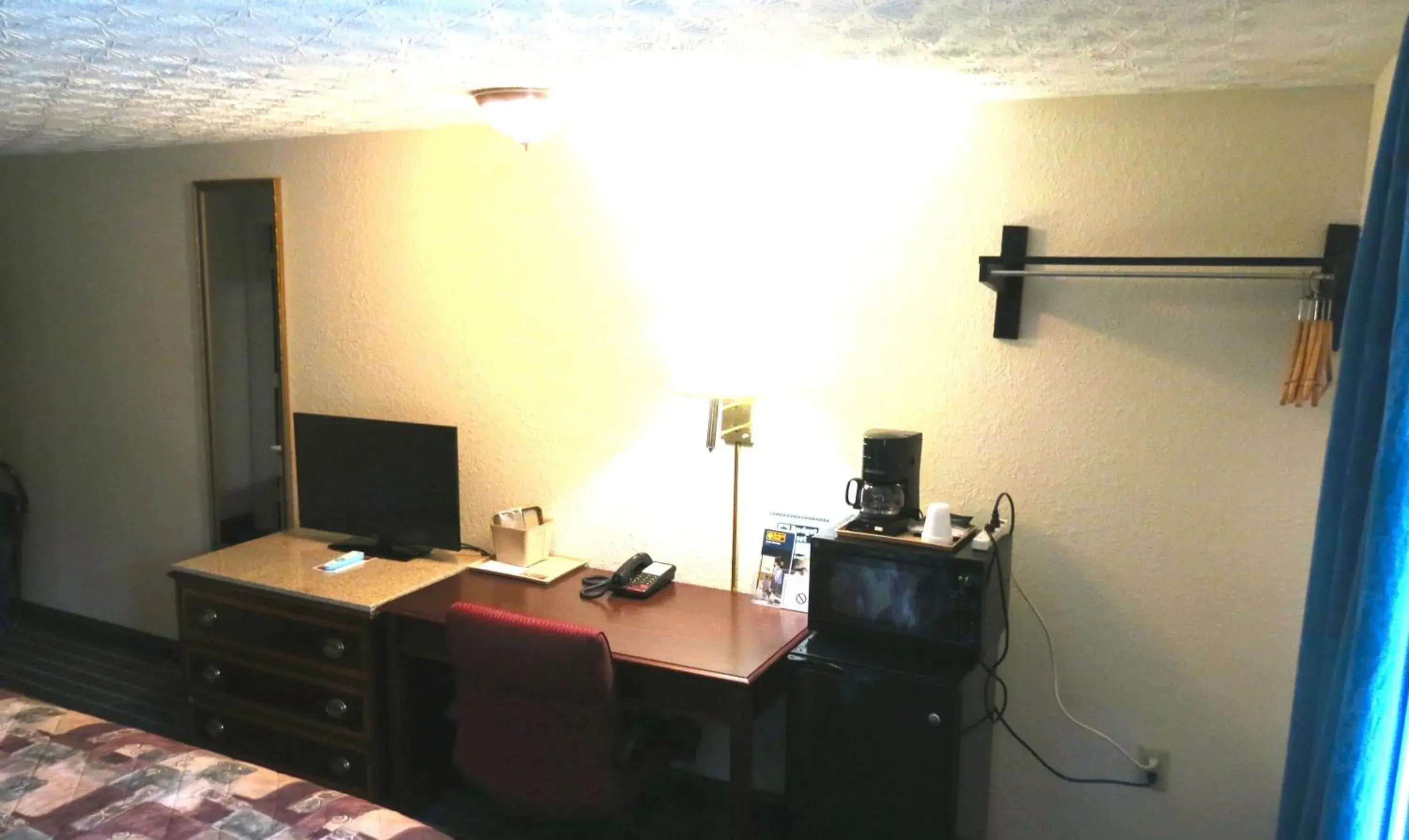 King Room - Non-Smoking in Budget Host Airport Inn King Room - Non-Smoking in Budget Host Airport Inn