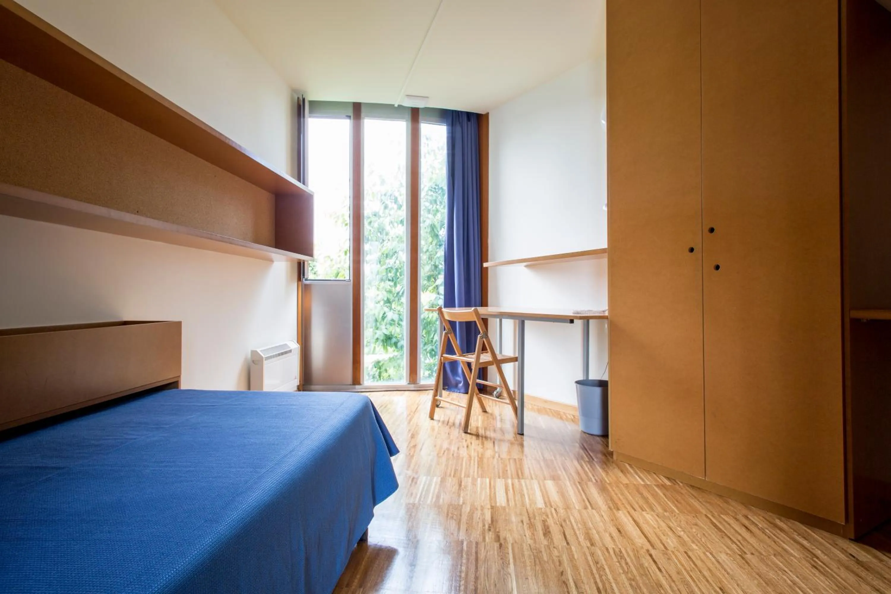 Property building, Bed in Residencia Universitaria Resa O Castro