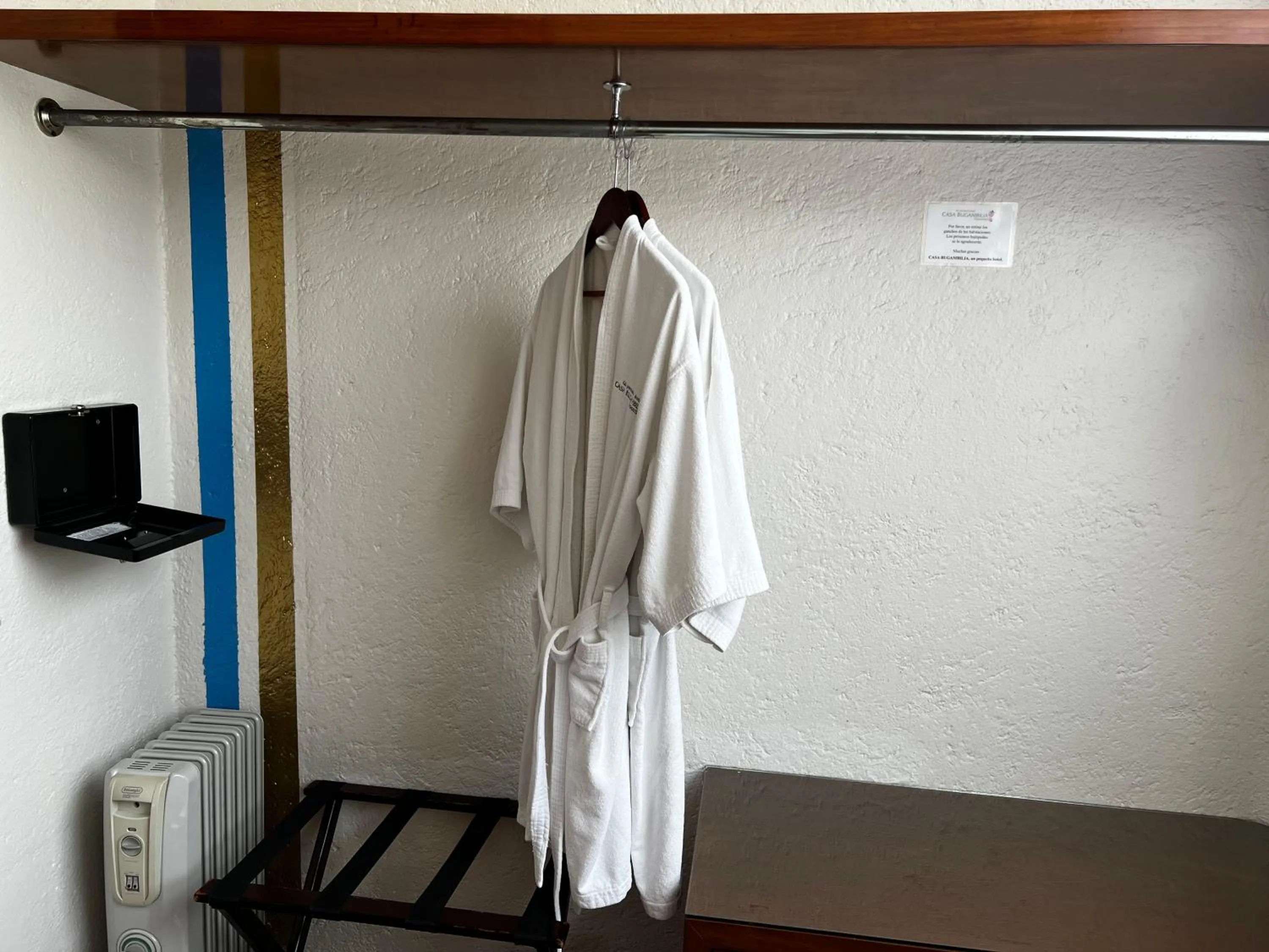 wardrobe in Casa Bugambilia, Un Pequeño Hotel en Tepoztlán