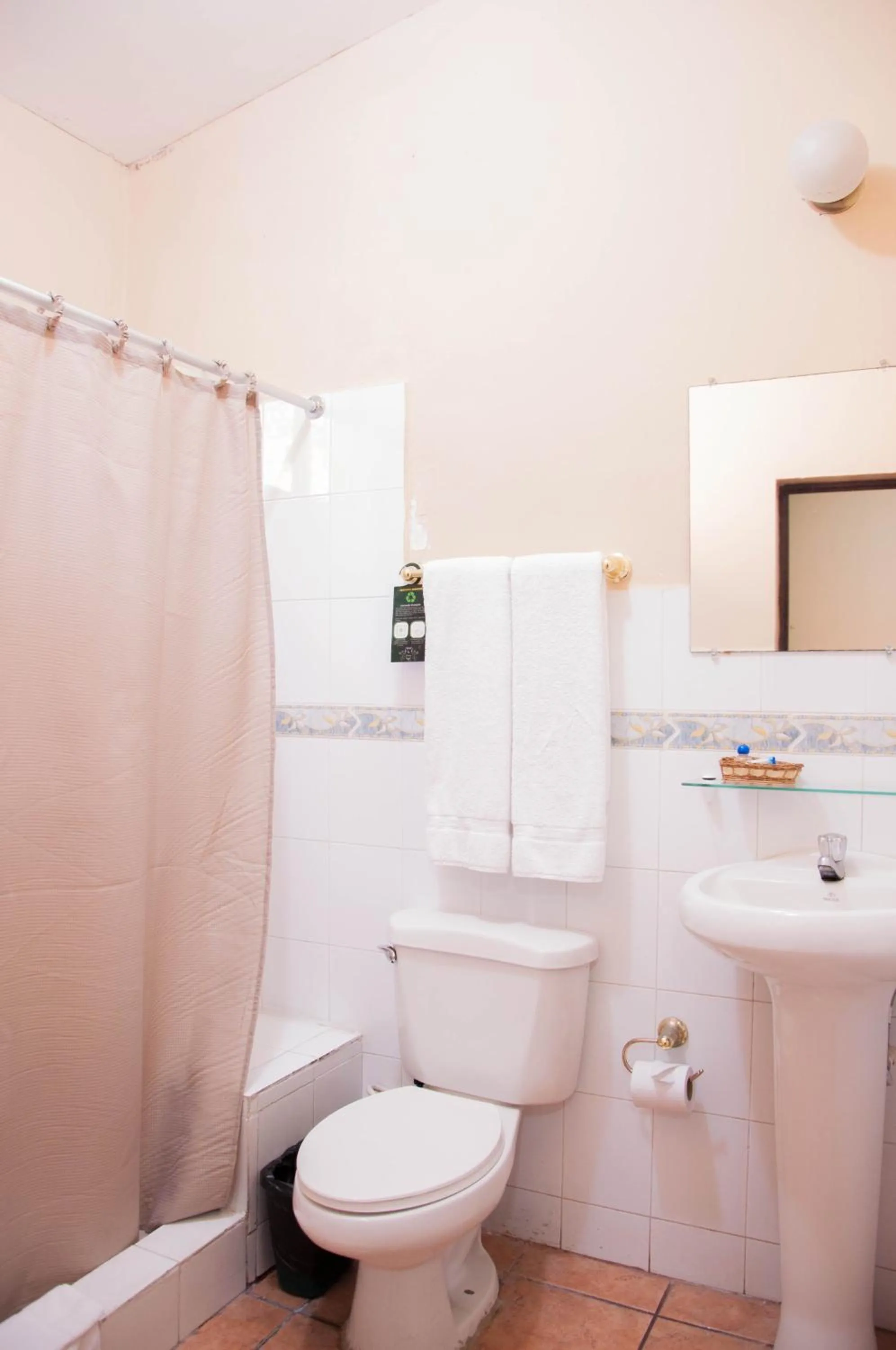 Toilet in Hotel La Posada del Angel