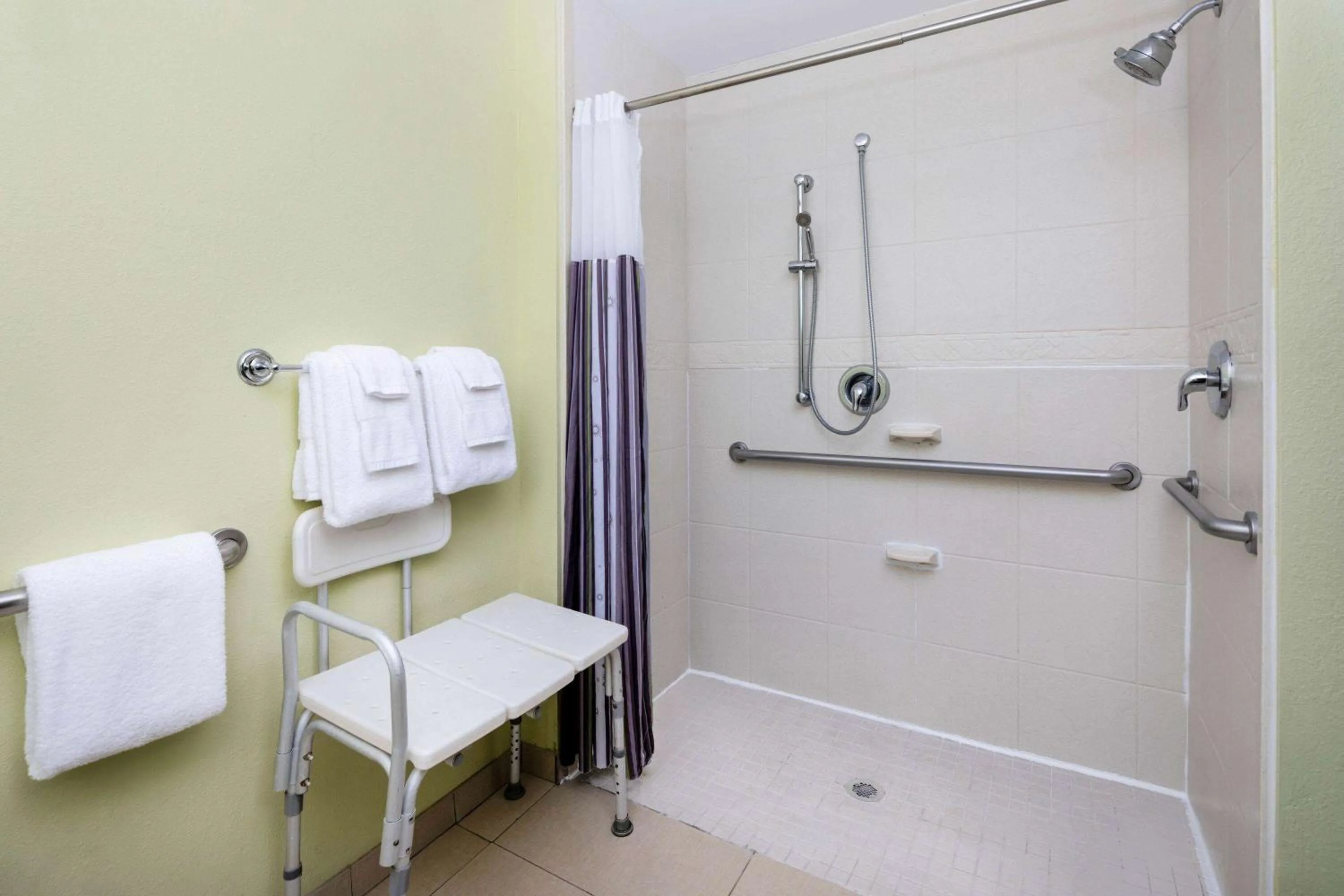 Shower in La Quinta by Wyndham Hinesville - Fort Stewart