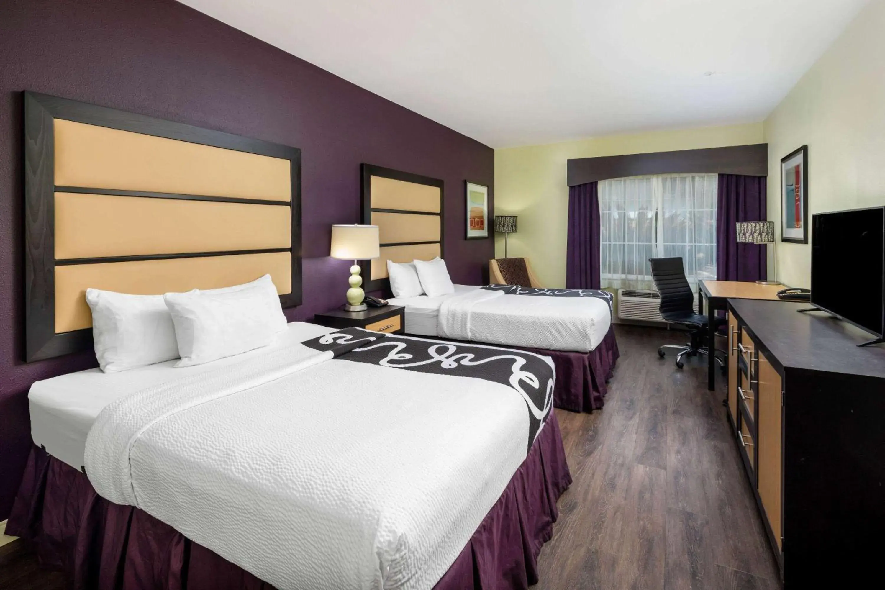 Queen Room with Two Queen Beds and Roll-in Shower - Mobility/Hearing Accessible - Non-Smoking in La Quinta by Wyndham Hinesville - Fort Stewart Queen Room with Two Queen Beds and Roll-in Shower - Mobility/Hearing Accessible - Non-Smoking in La Quinta by Wyndham Hinesville - Fort Stewart