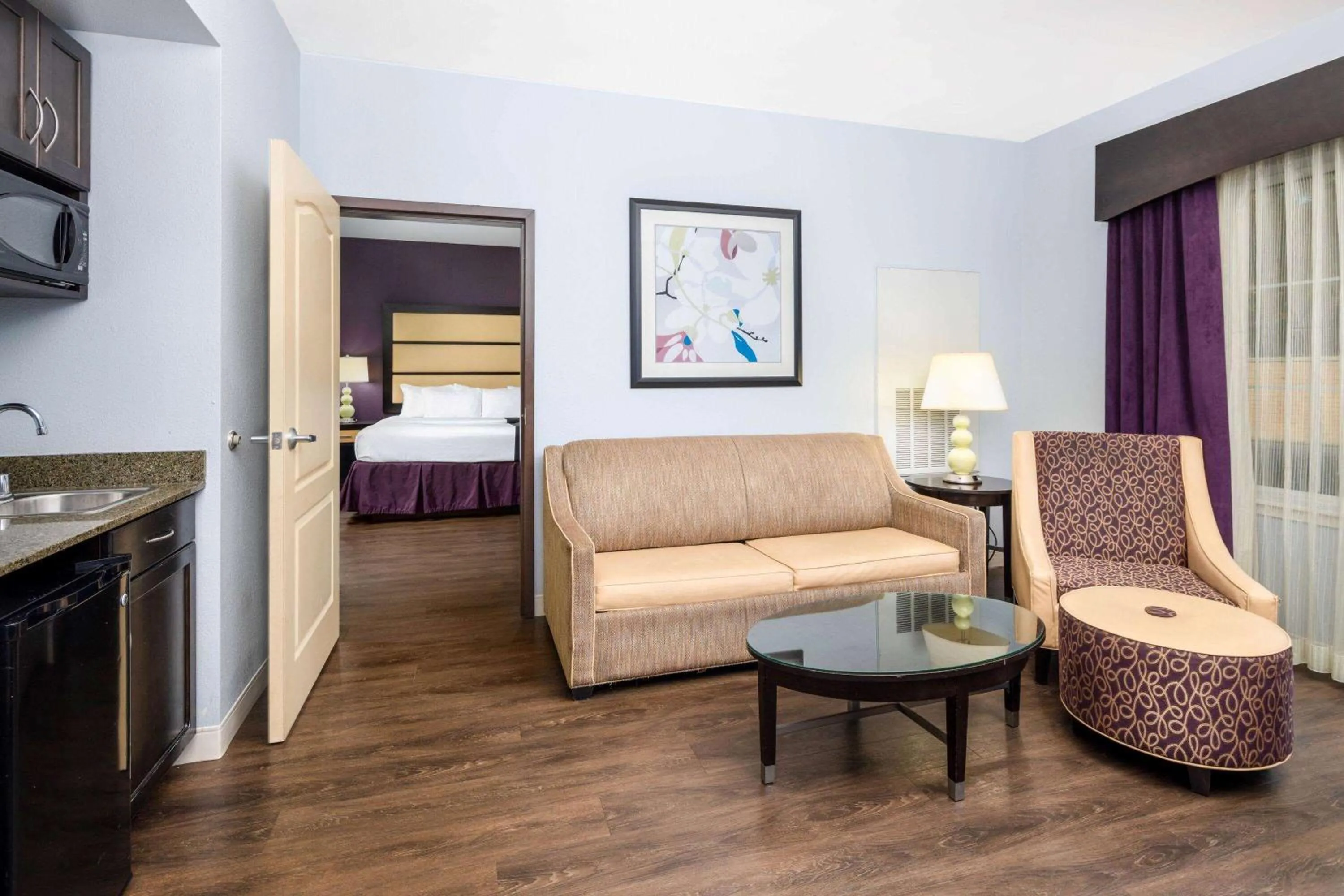 Photo of the whole room, Bed in La Quinta by Wyndham Hinesville - Fort Stewart