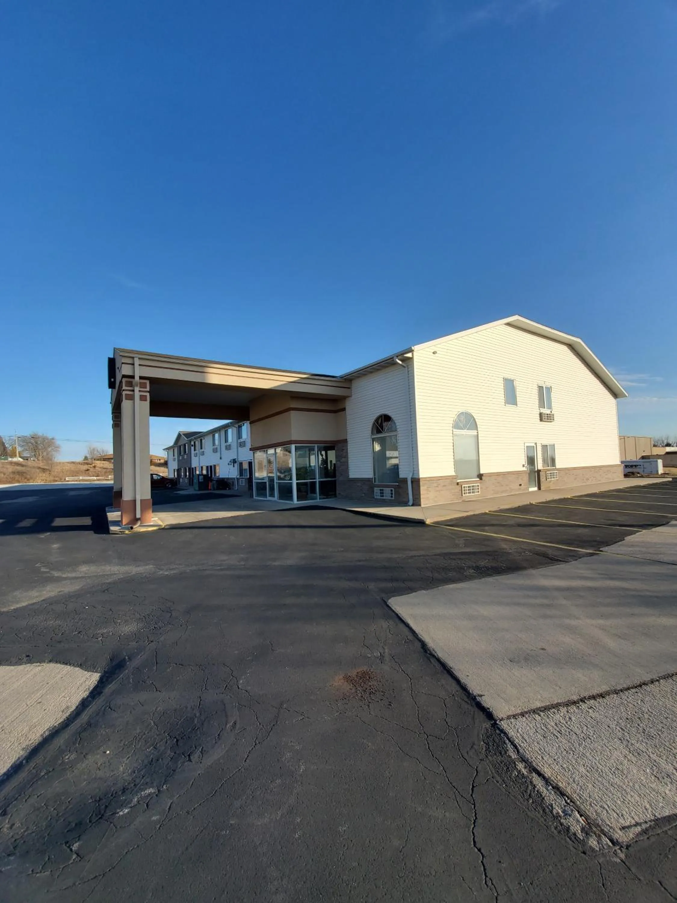 Property building in Super 7 Inn Tecumseh