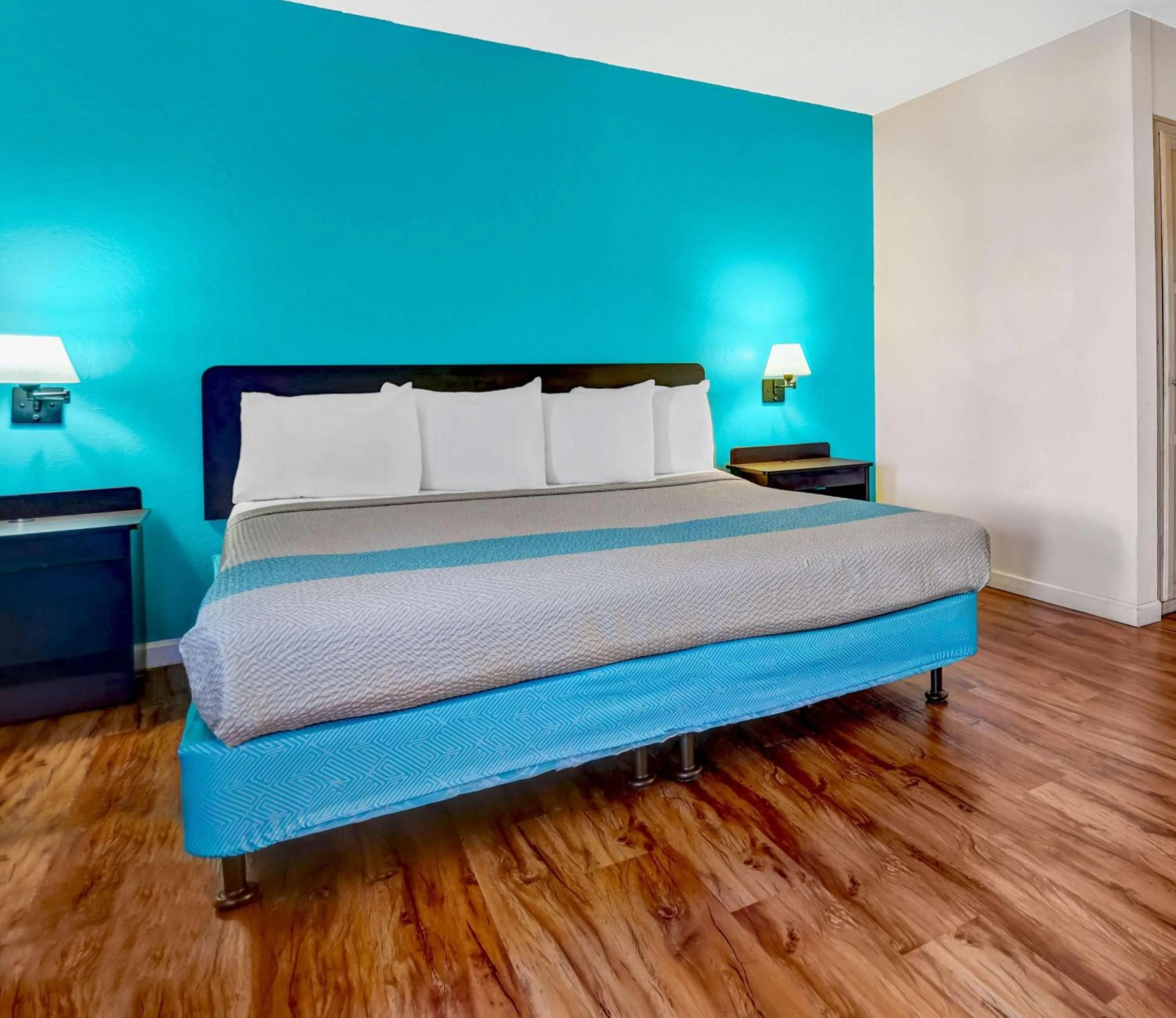 Bedroom, Bed in Motel 6 Fort Bragg, CA