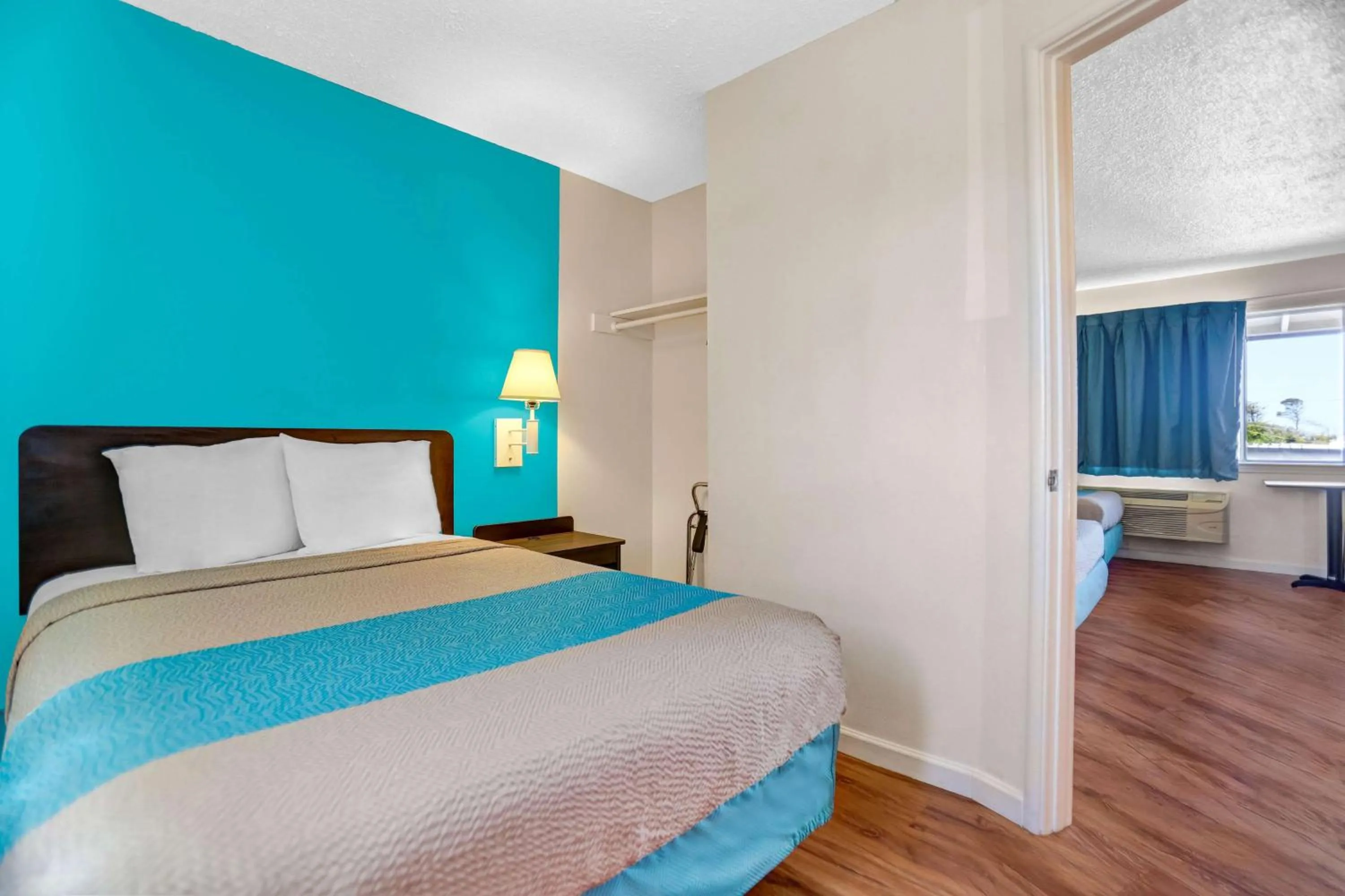 Bedroom, Bed in Motel 6 Fort Bragg, CA