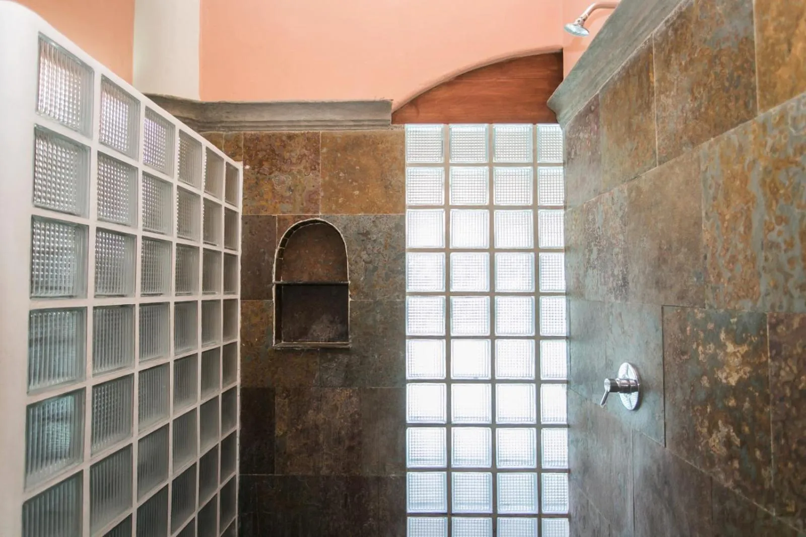 Shower in Hotel Casa del Consulado