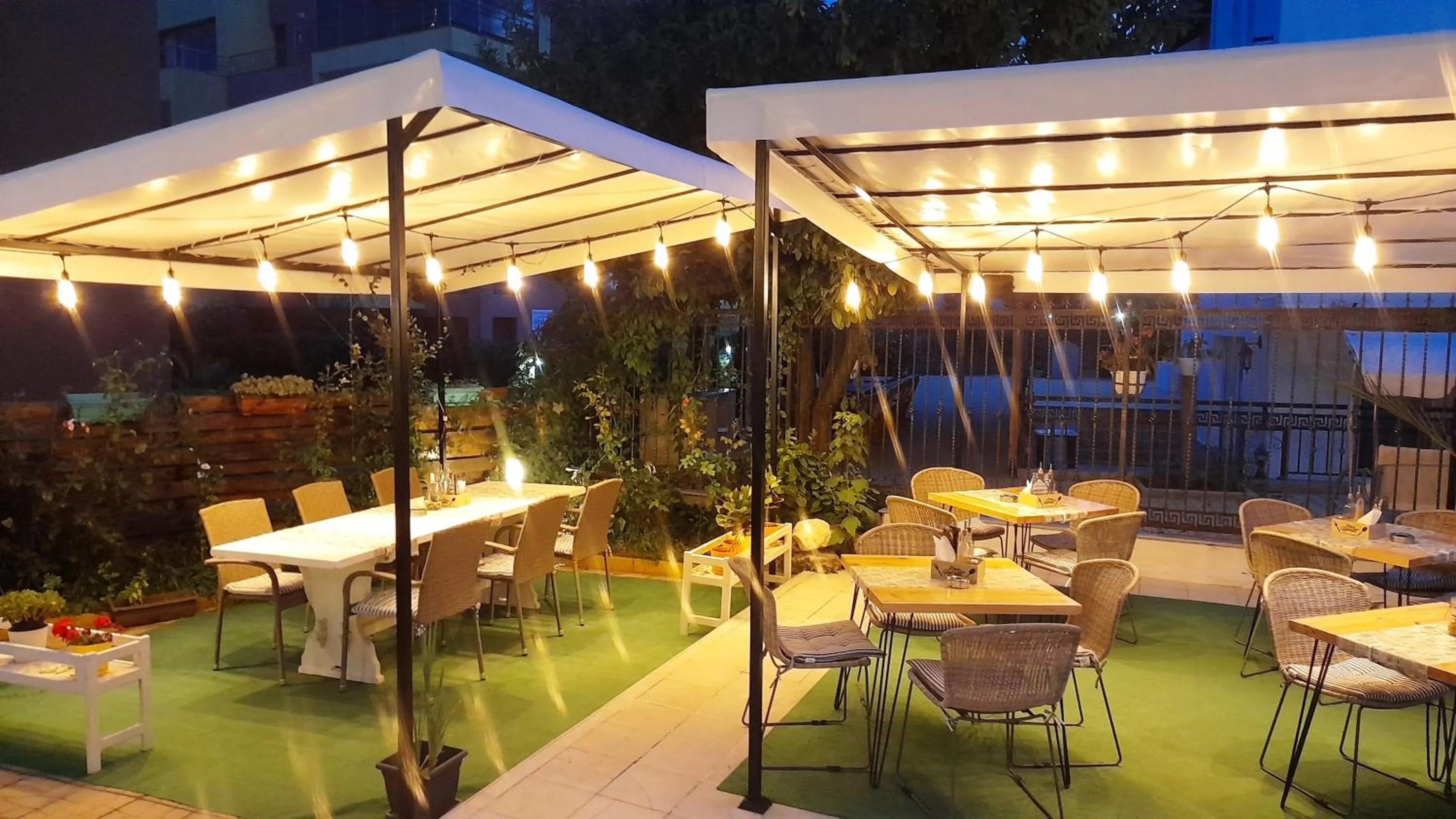 Restaurant/places to eat in Family Hotel Saga